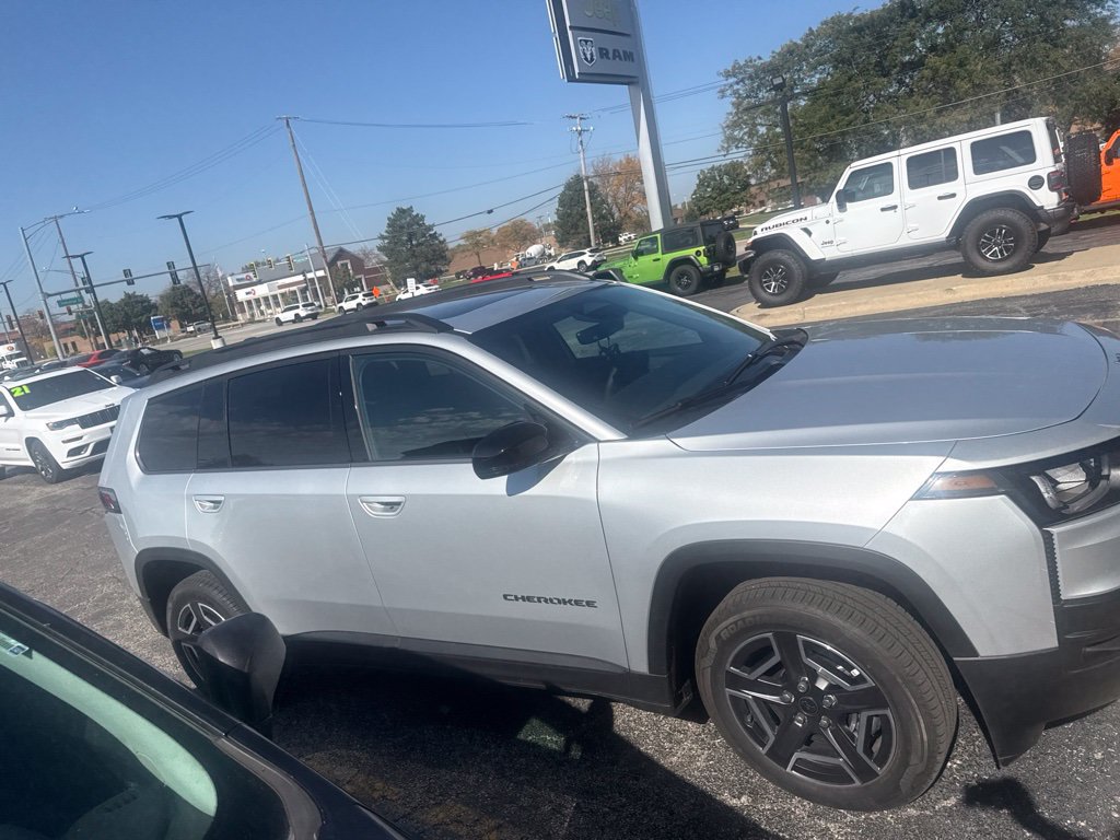 Used 2026 Jeep Cherokee Limited AWD/4WD image 4