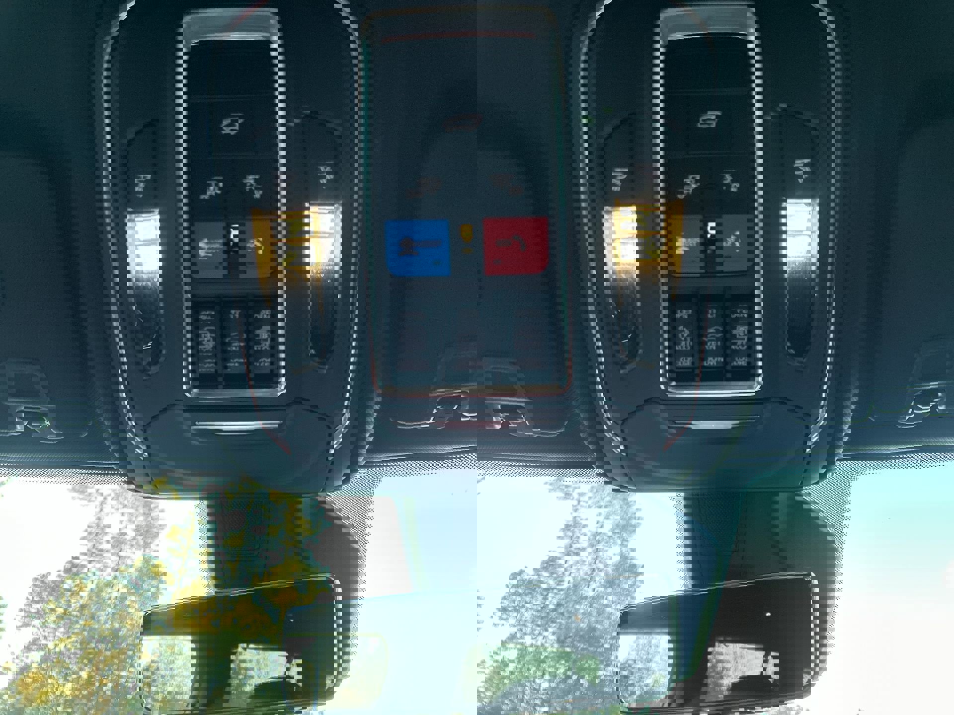 Used 2025 Jeep Grand Cherokee Limited image 29