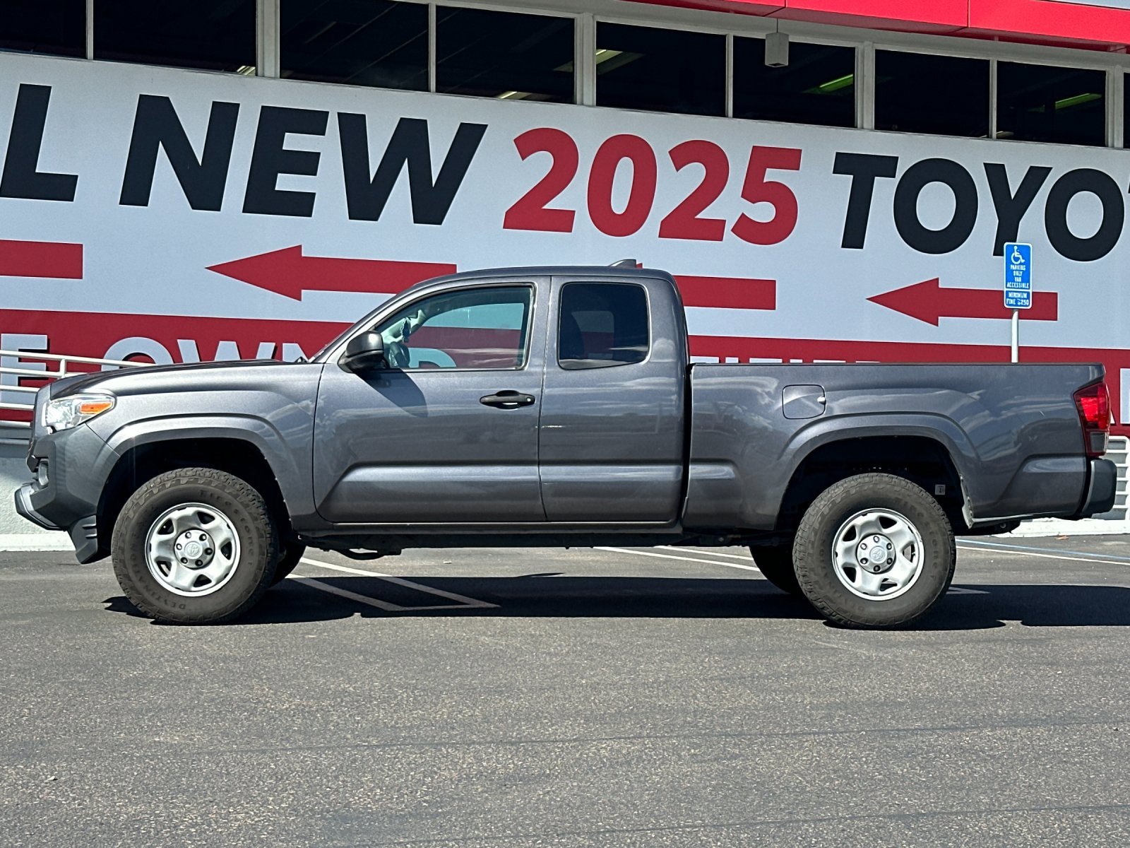 Used 2019 Toyota Tacoma SR image 2