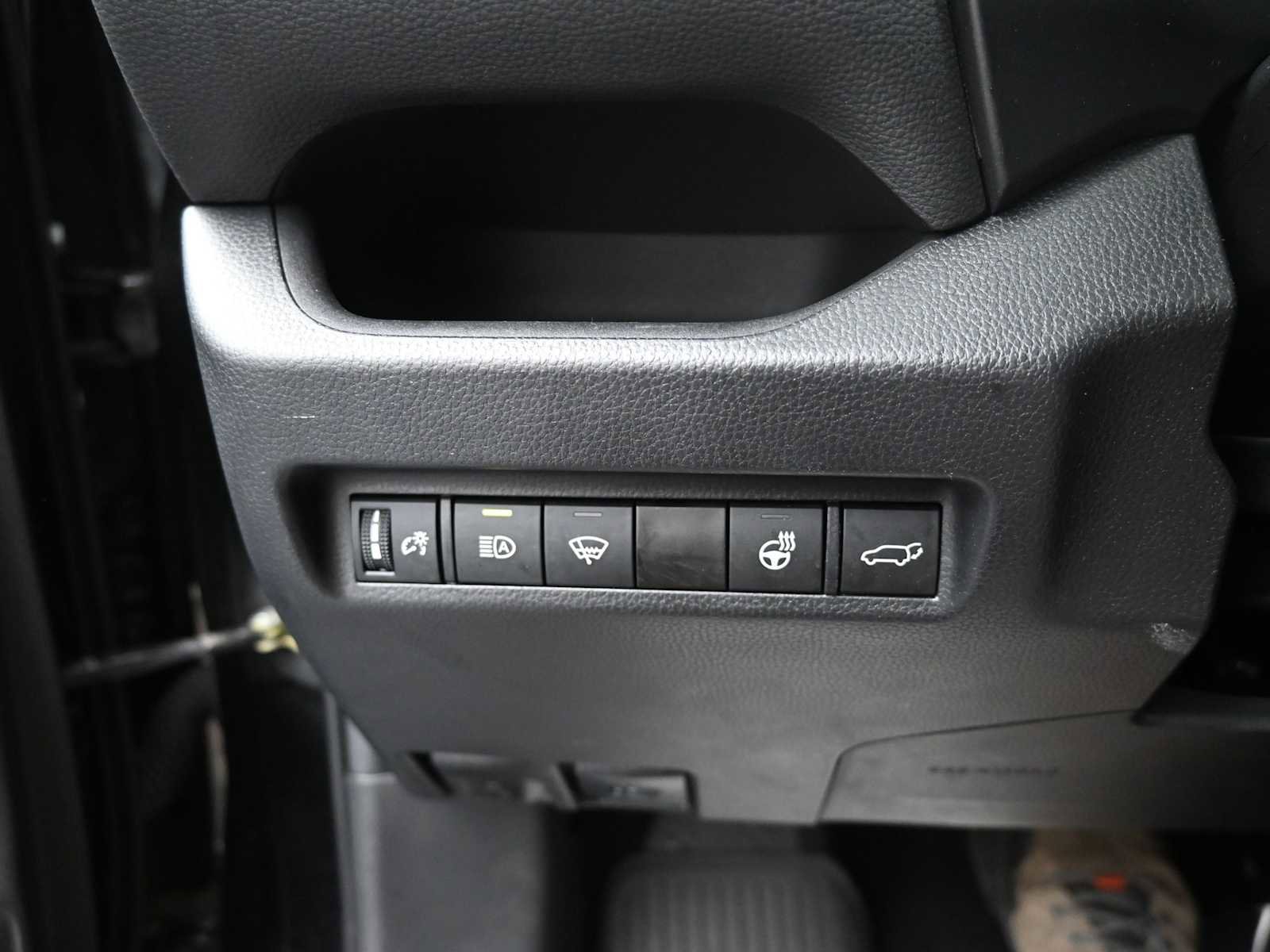 Used 2022 Toyota RAV4 XLE image 11