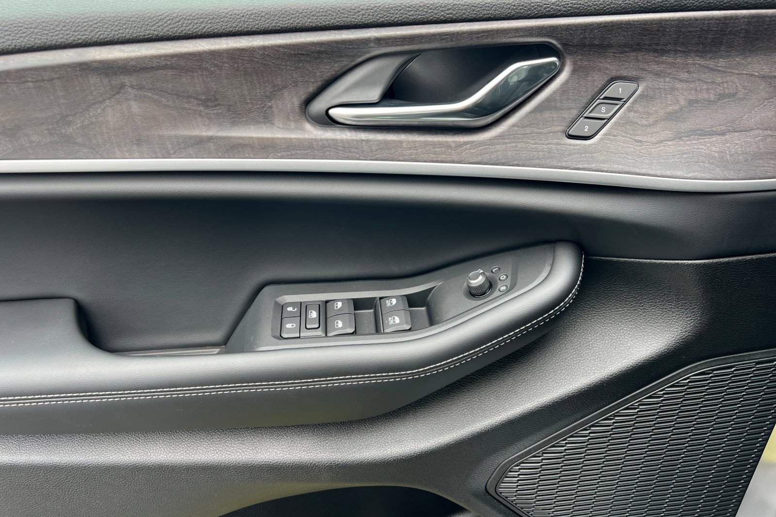 New 2025 Jeep Grand Cherokee Limited image 11