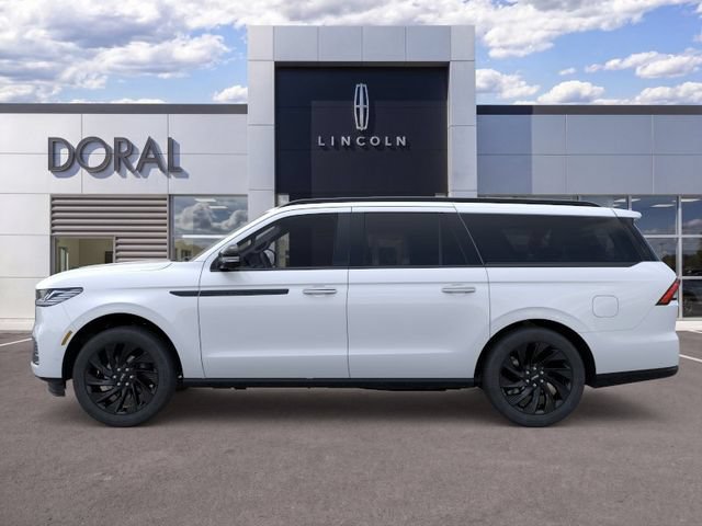 New 2026 Lincoln Navigator L Reserve w/ Jet Appearance Package AWD/4WD image 3