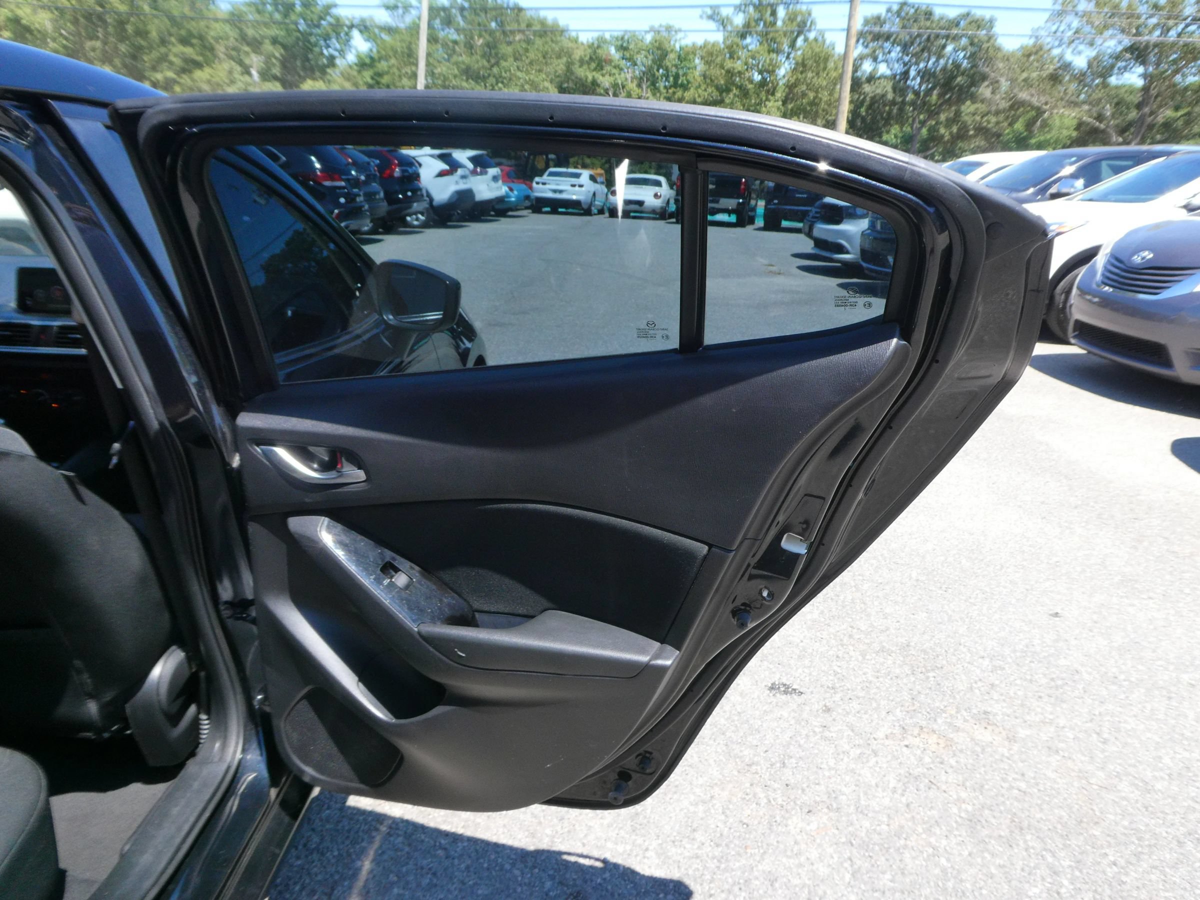 Used 2017 MAZDA MAZDA3 Sport FWD image 24