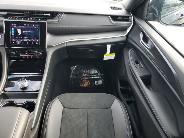New 2025 Jeep Grand Cherokee Altitude image 18