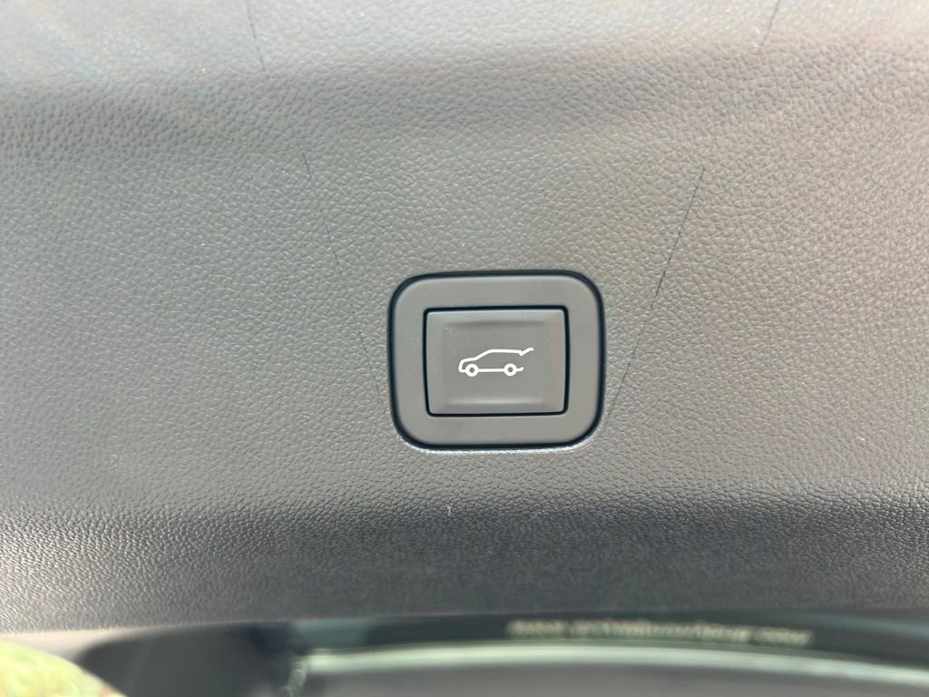 Used 2025 GMC Yukon XL Elevation w/ Elevation Premium Package RWD image 45