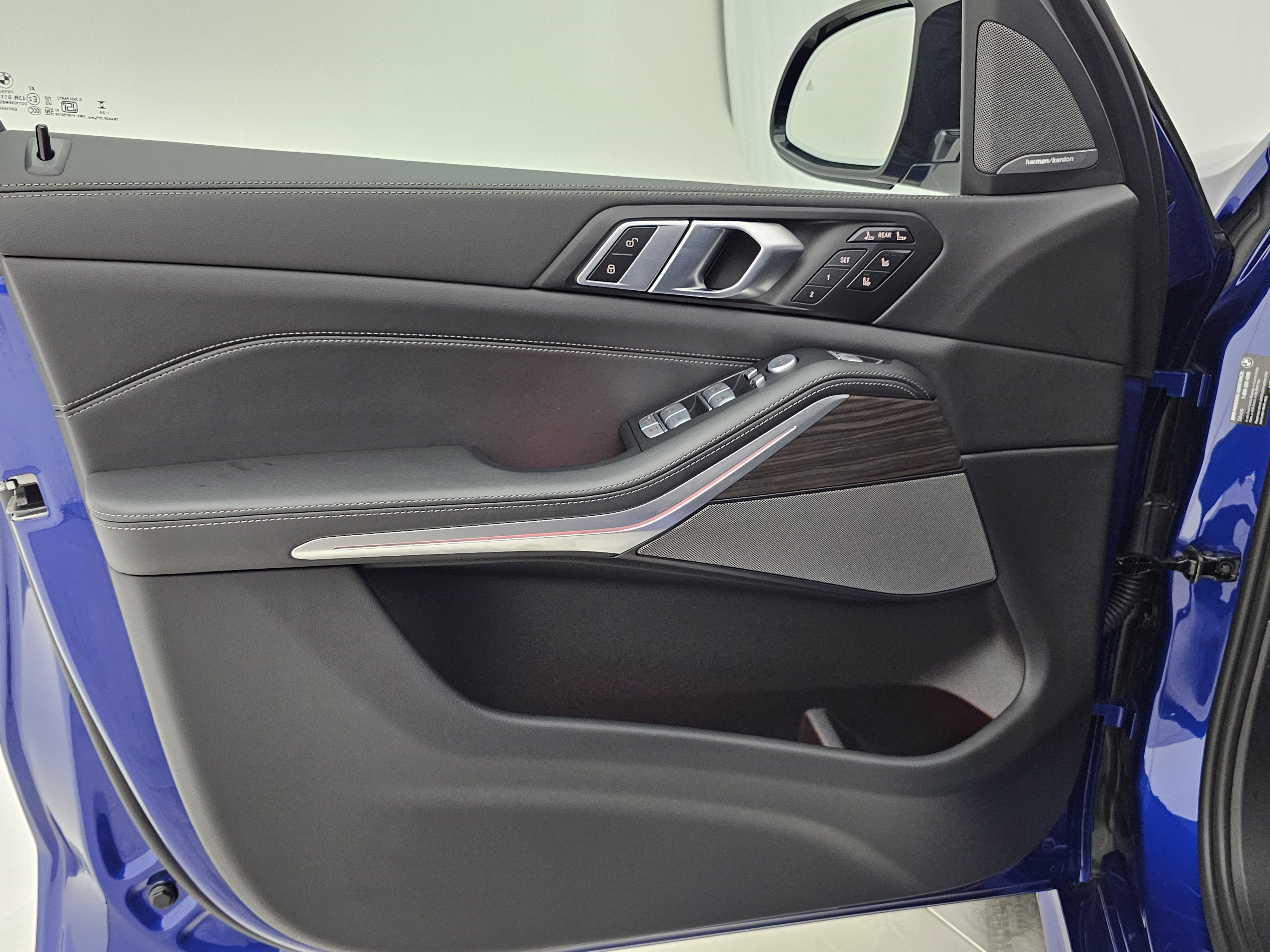 Used 2025 BMW X7 M60i image 12