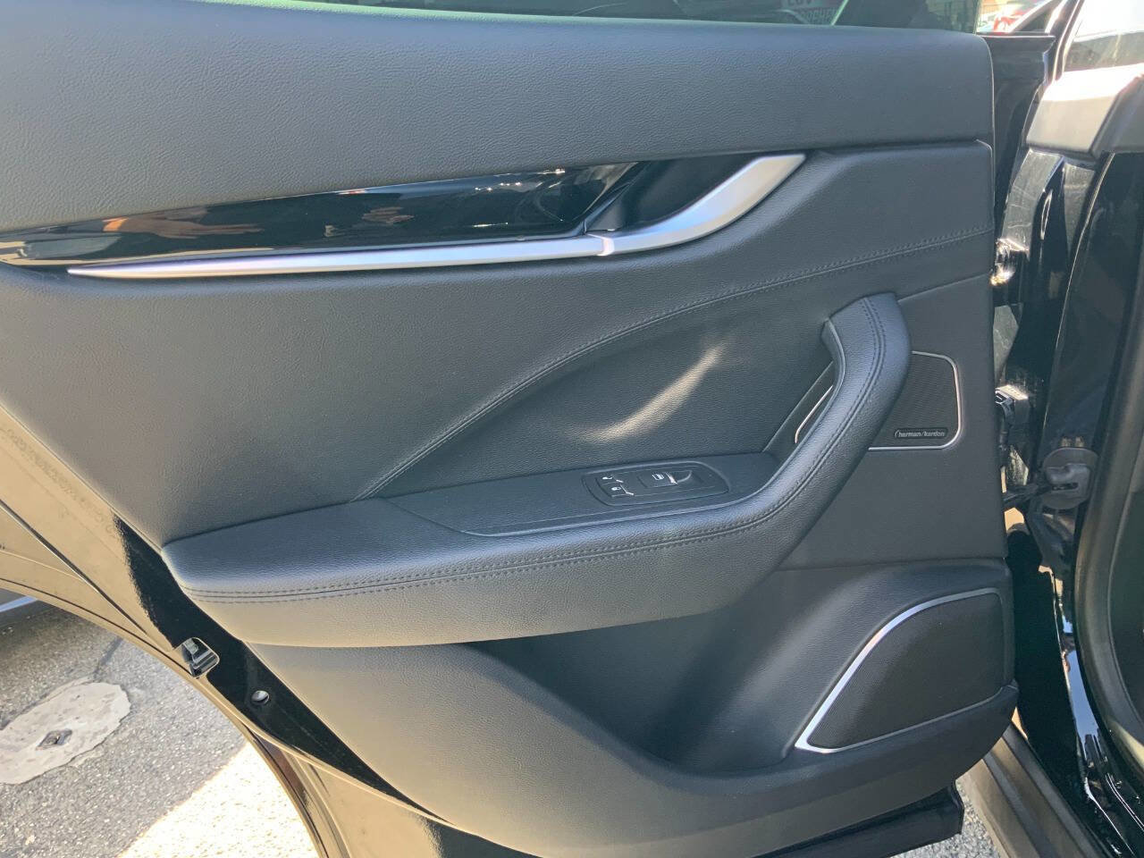 Used 2019 Maserati Levante AWD/4WD image 23