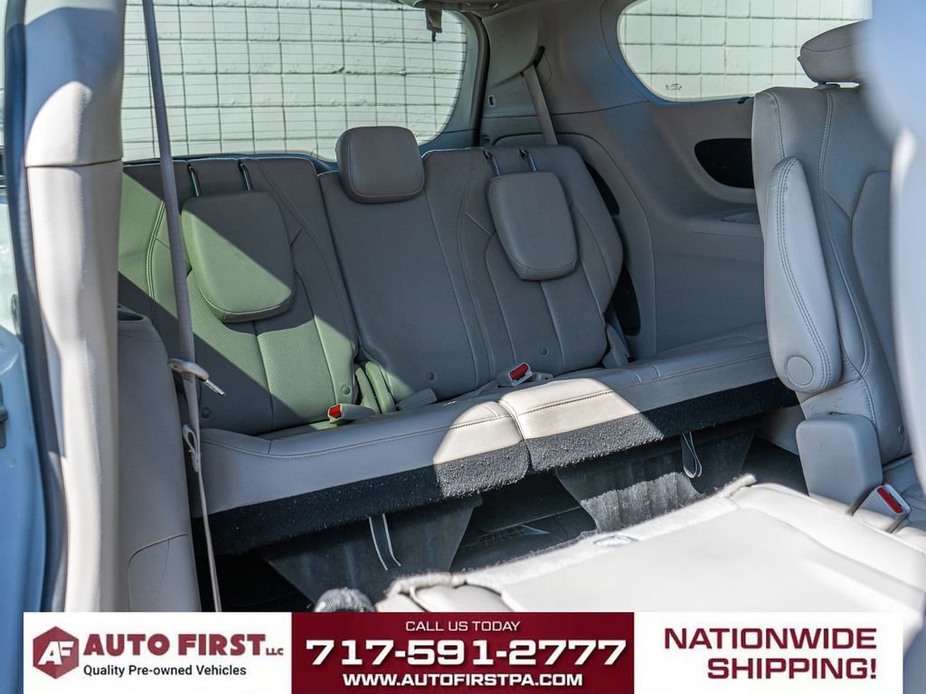 Used 2021 Chrysler Pacifica Touring-L FWD image 21