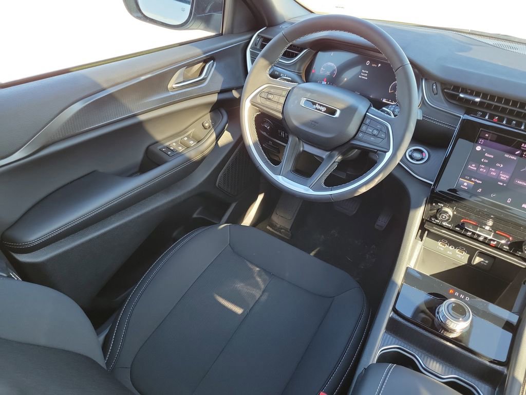 New 2025 Jeep Grand Cherokee Laredo X image 14