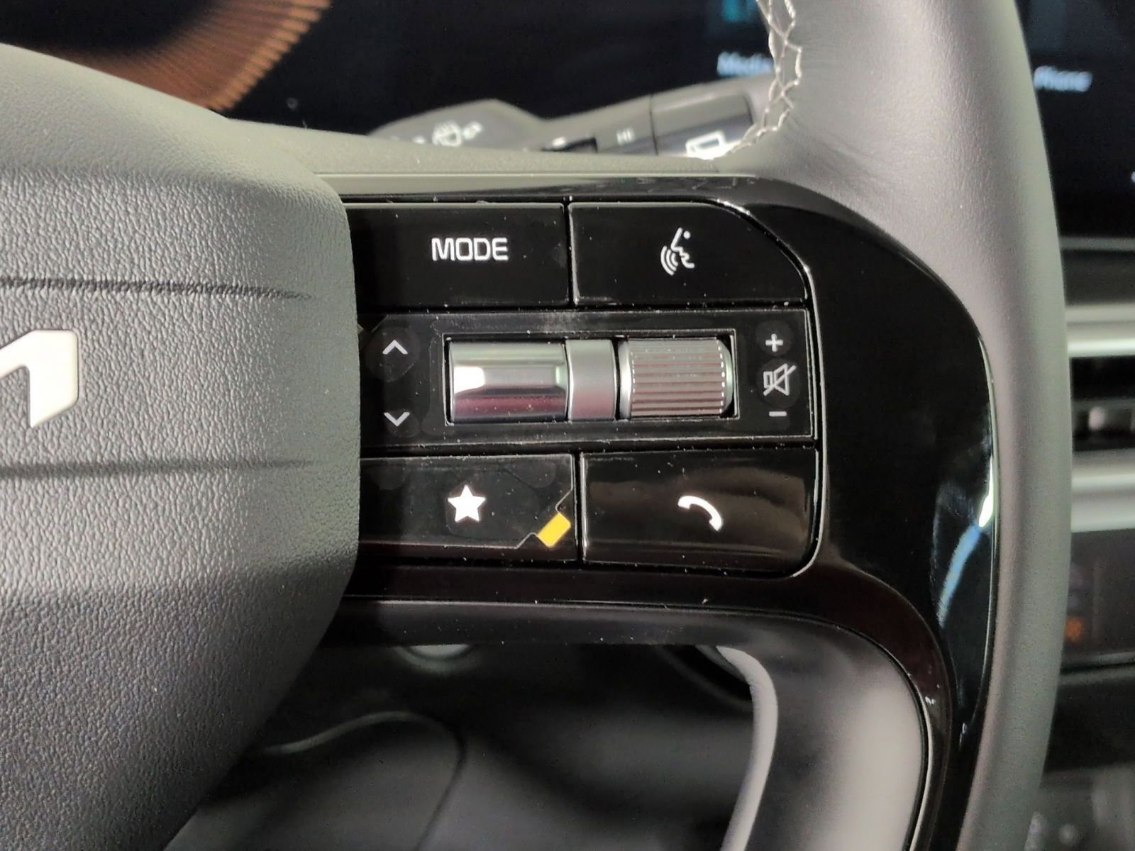 New 2026 Kia Sorento S w/ S Panoramic Sunroof Package FWD image 15
