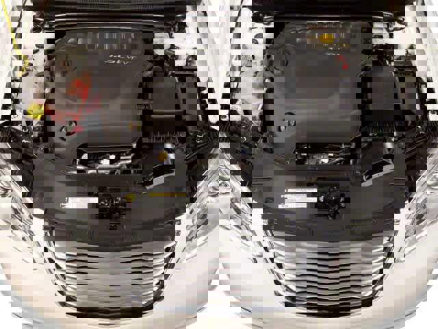 Used 2013 Chrysler 200 Touring w/ S Exterior Appearance Pkg image 9