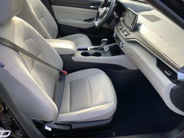 Used 2025 Nissan Altima 2.5 SV image 19