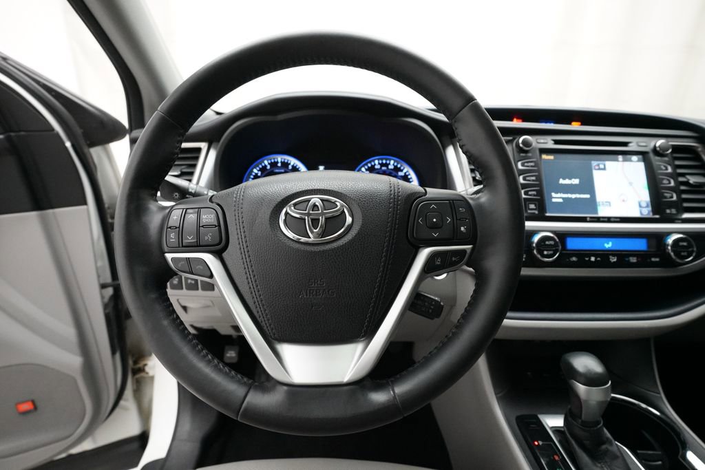 Used 2018 Toyota Highlander Limited Platinum image 4