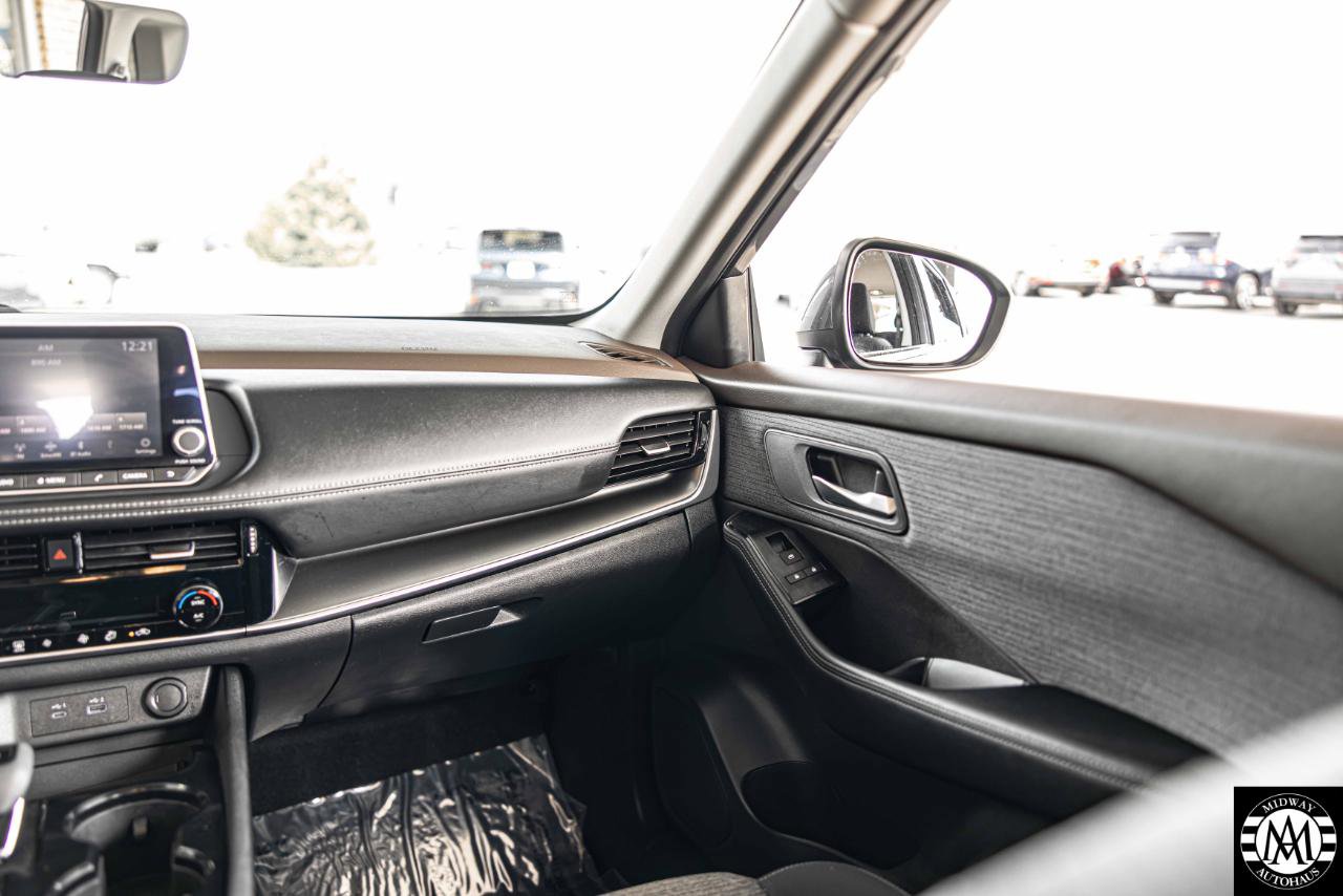 Used 2022 Nissan Rogue SV FWD image 24