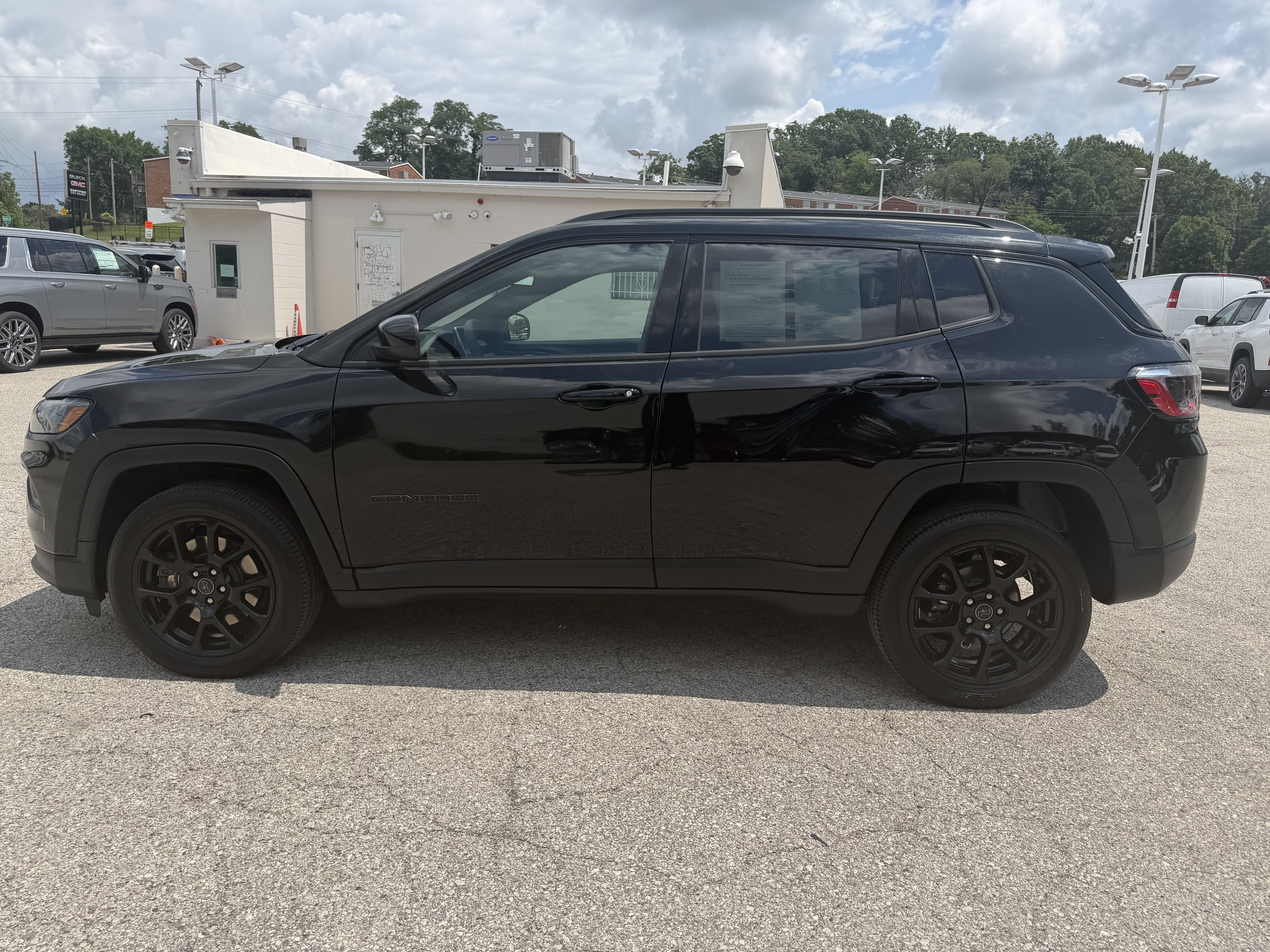Used 2025 Jeep Compass Latitude w/ Altitude Special Edition AWD/4WD image 4