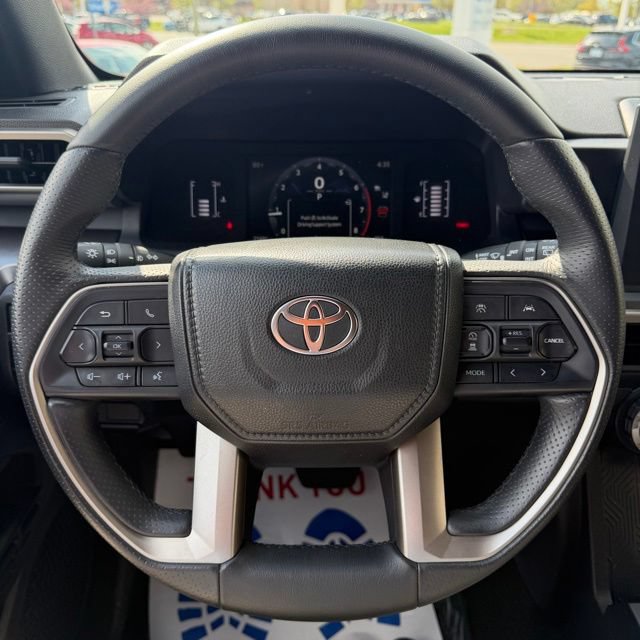 Used 2025 Toyota 4Runner SR5 AWD/4WD image 16