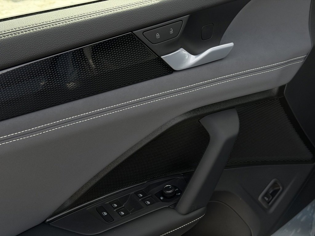 New 2026 Volkswagen Tiguan SE image 18