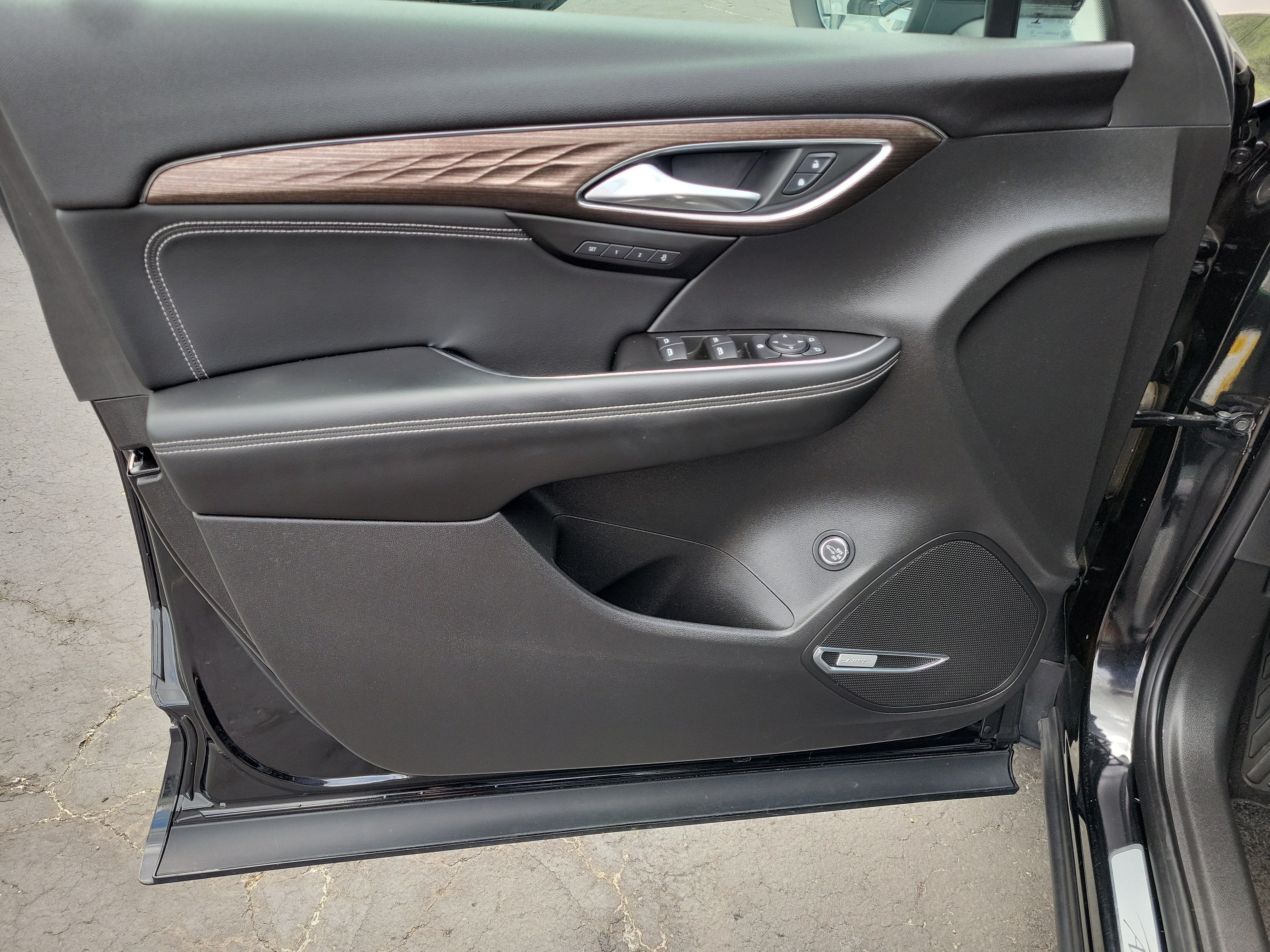 Used 2022 Buick Envision Avenir w/ Technology Package II FWD image 20
