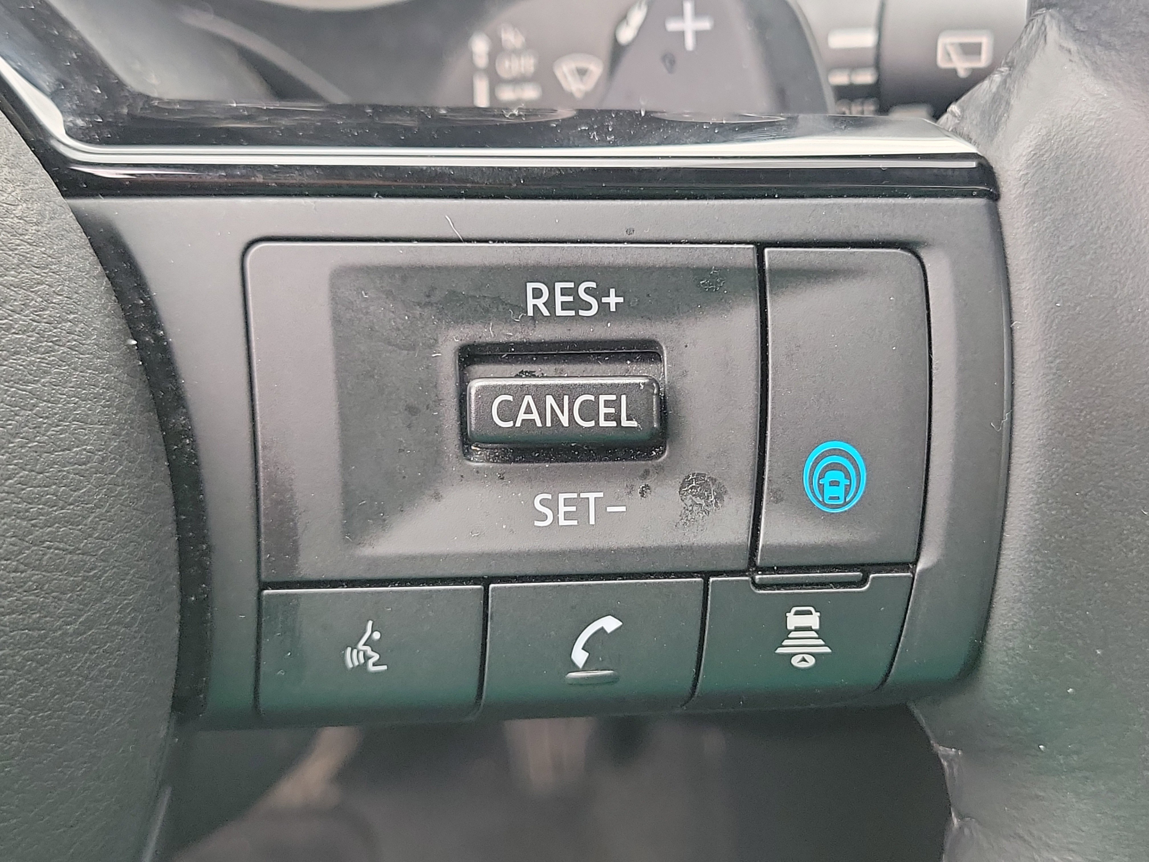 Used 2023 Nissan Rogue SV w/ SV Premium Package image 12