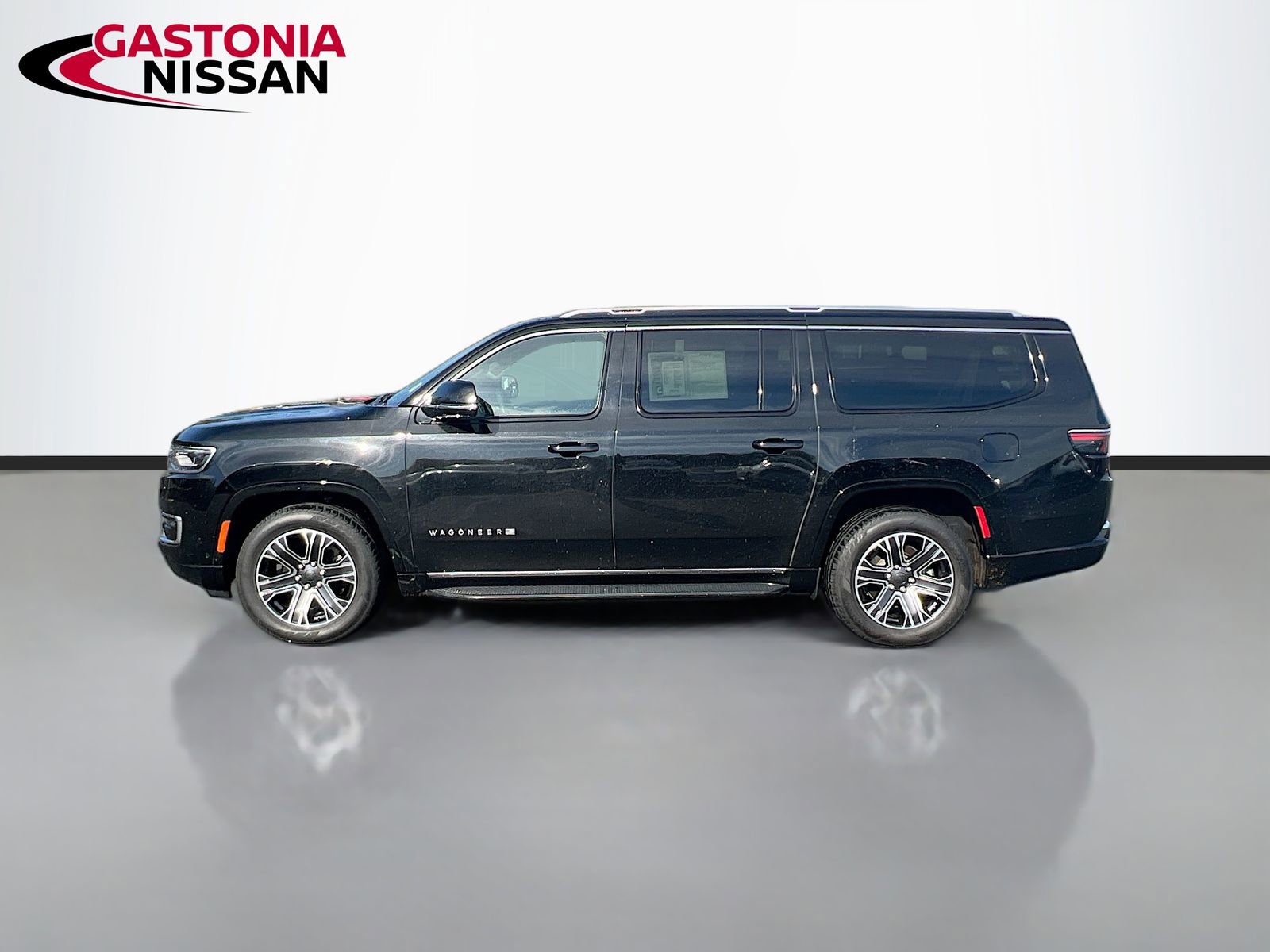 Used 2024 Jeep Wagoneer L Series II w/ Flexible Seating Group image 5