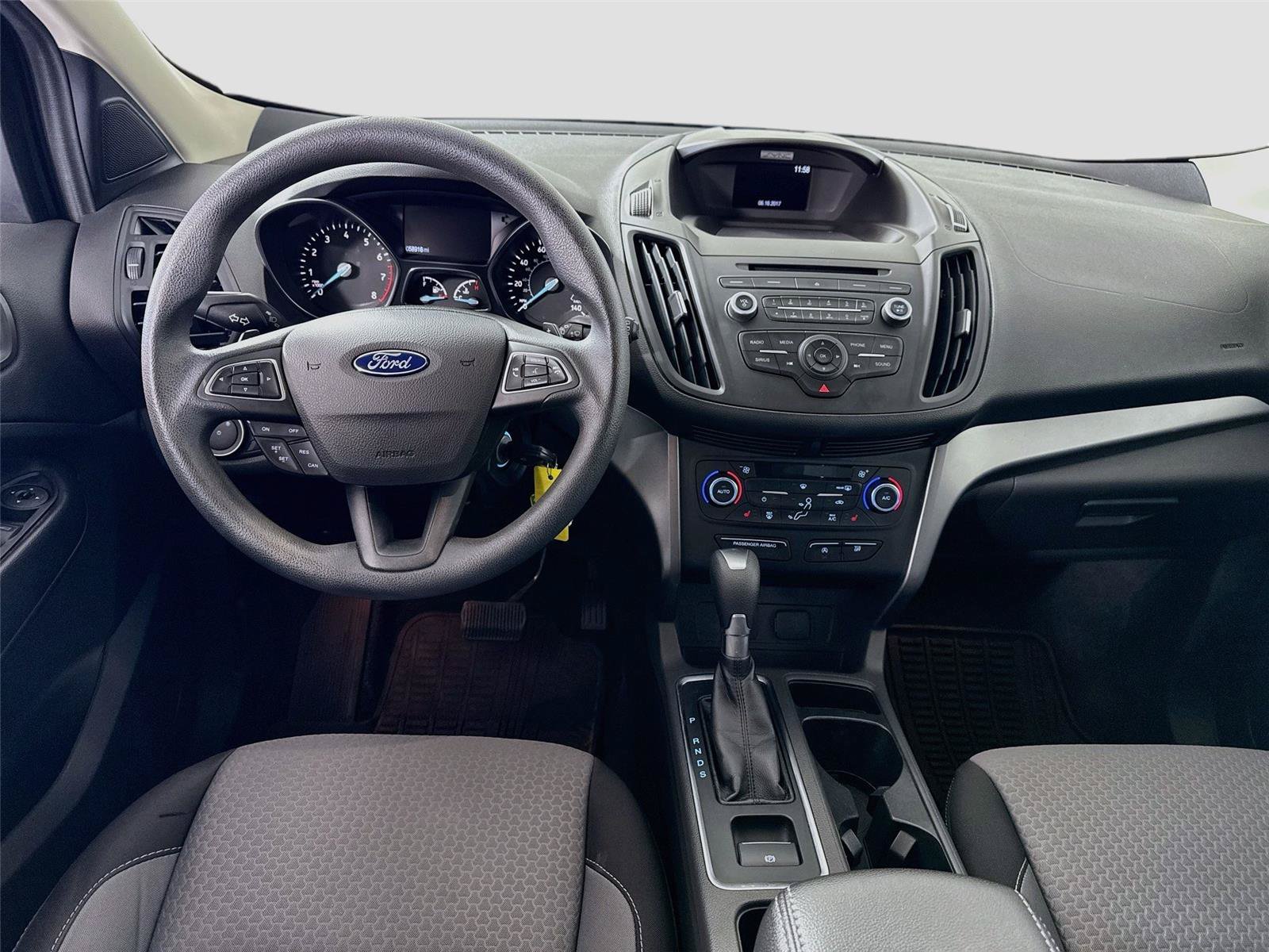 Used 2017 Ford Escape SE w/ SE Cold Weather Package AWD/4WD image 2