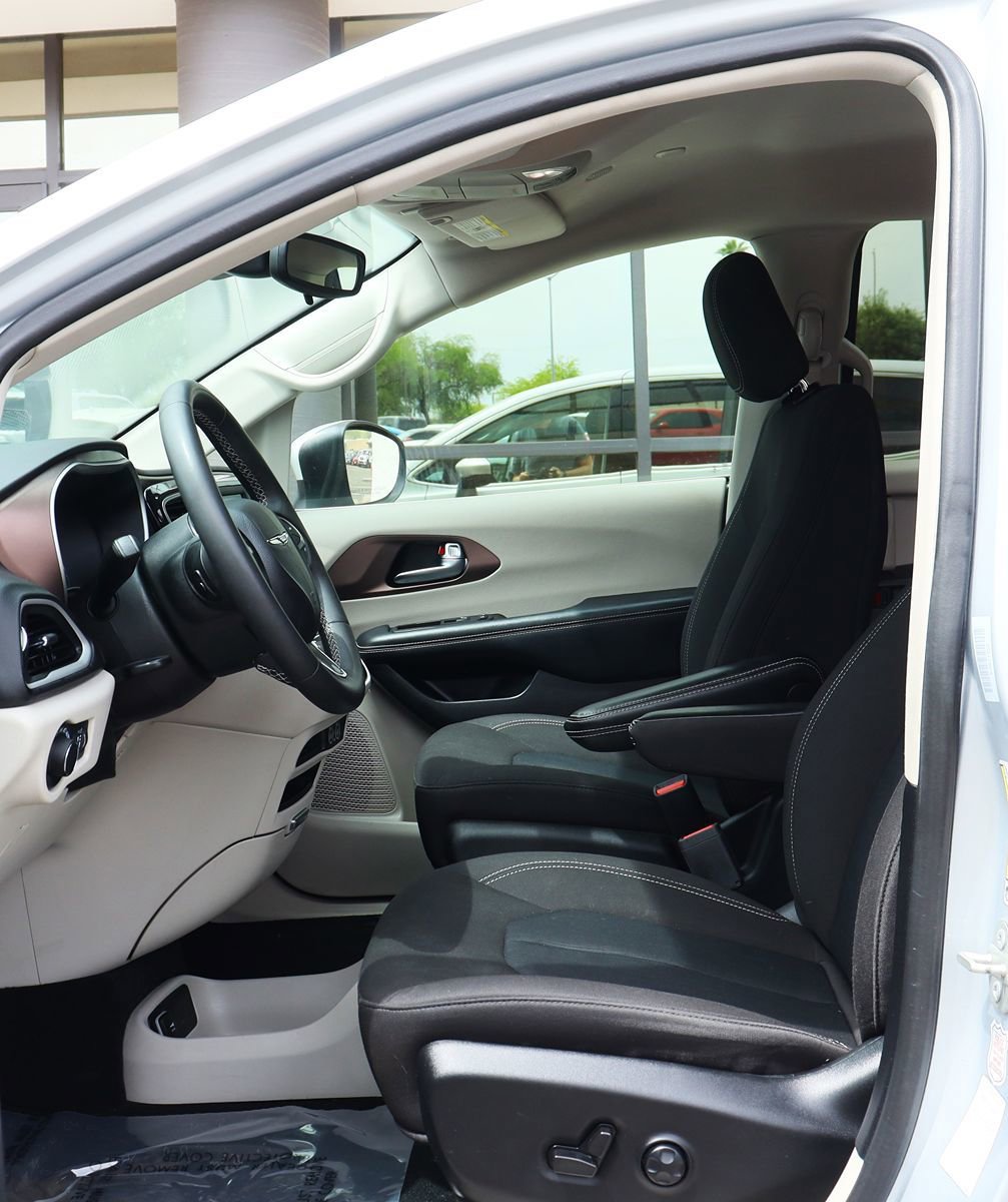 Used 2023 Chrysler Voyager LX FWD image 43
