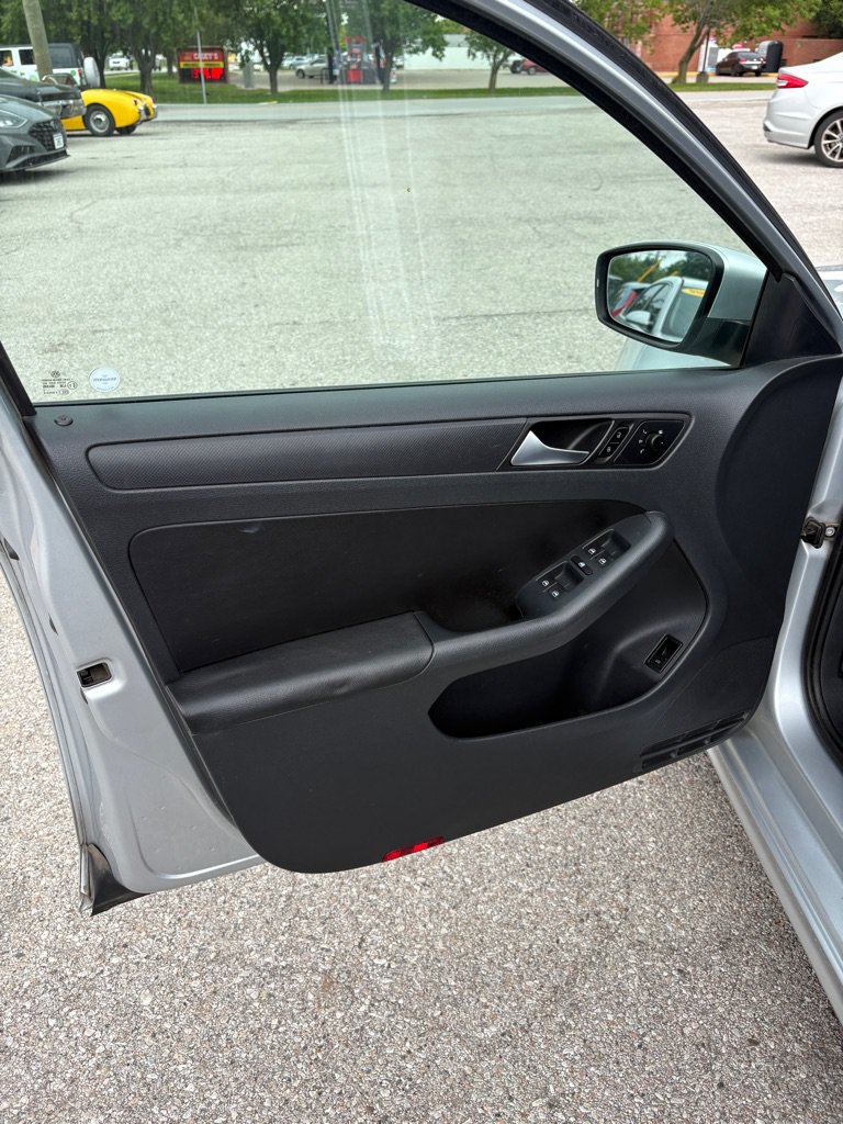 Used 2012 Volkswagen Jetta SE FWD image 10