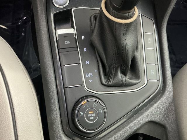 Used 2020 Volkswagen Tiguan SEL Premium R-Line AWD/4WD image 30