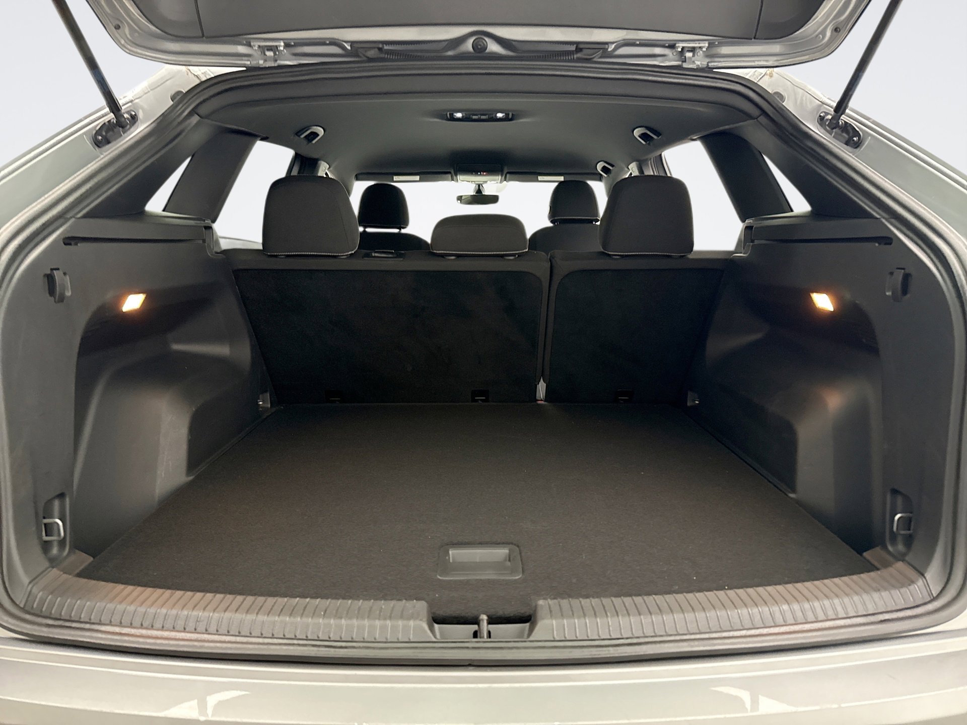 Used 2021 Volkswagen Atlas Cross Sport S image 18