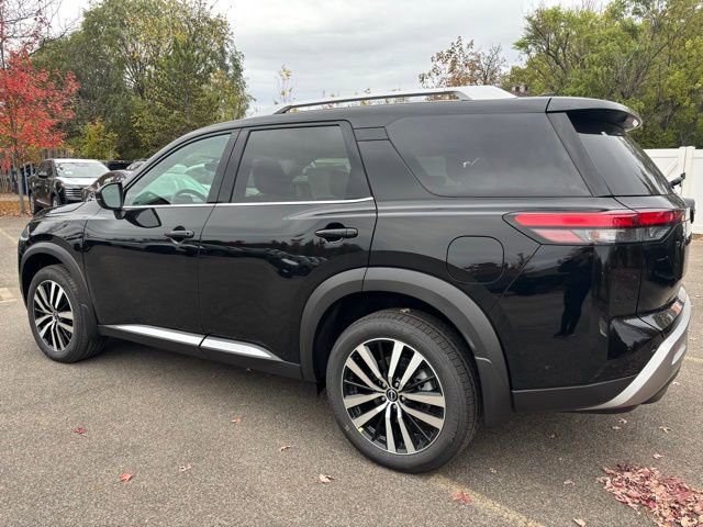 New 2025 Nissan Pathfinder Platinum image 18