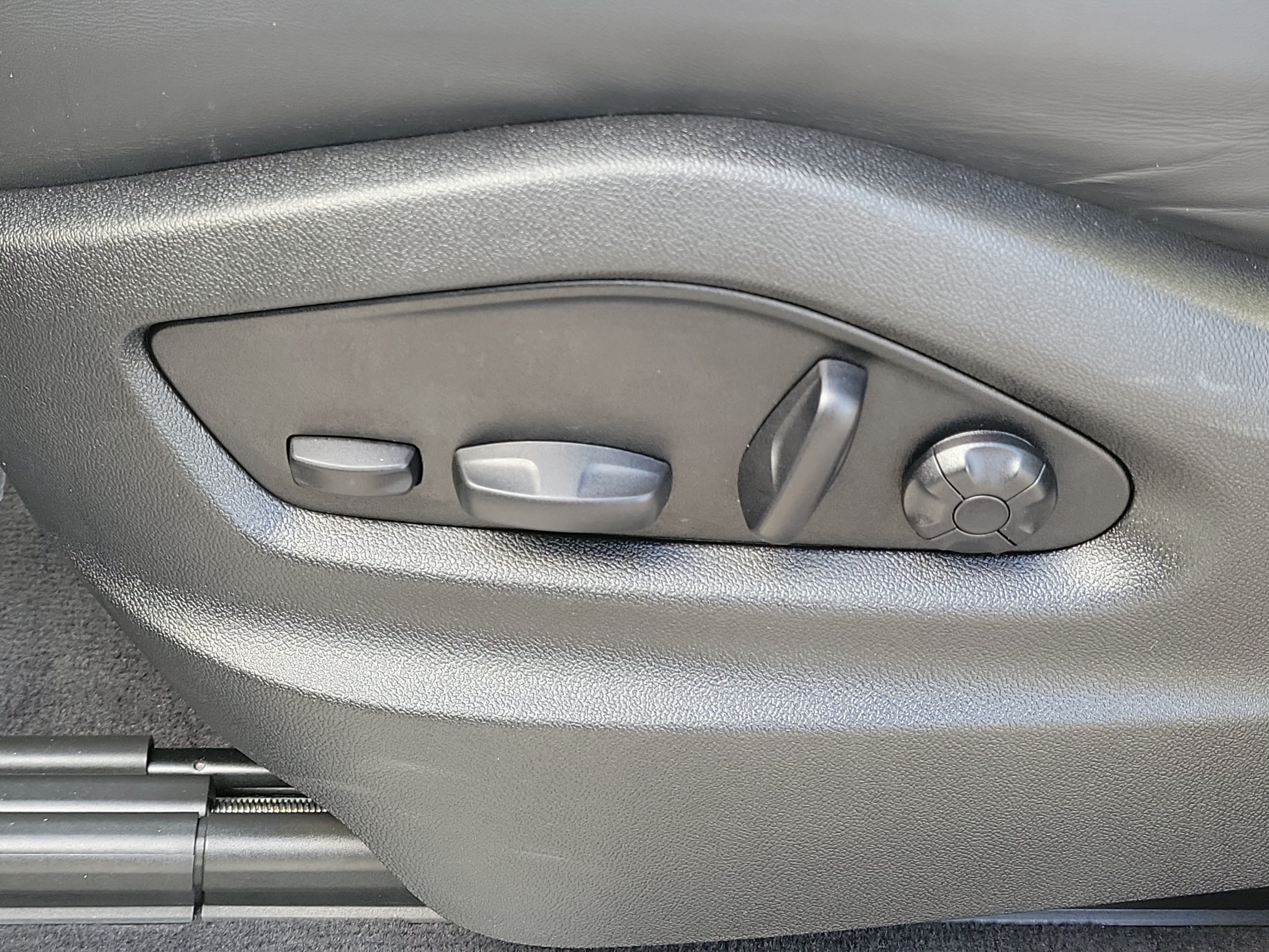 Used 2025 Porsche Cayenne Coupe AWD/4WD image 21