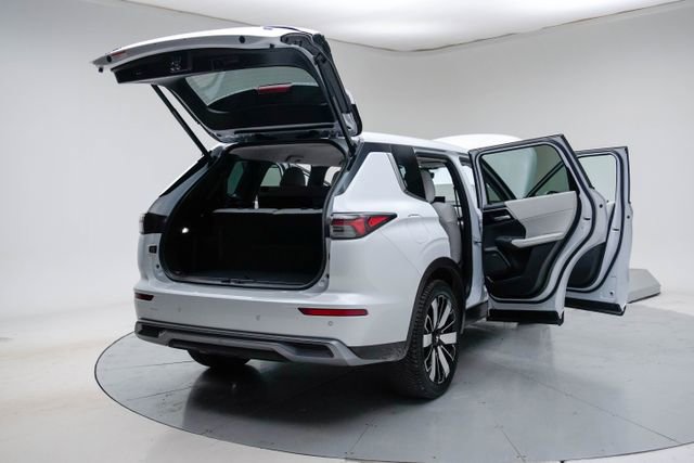 Used 2025 Mitsubishi Outlander SE image 22