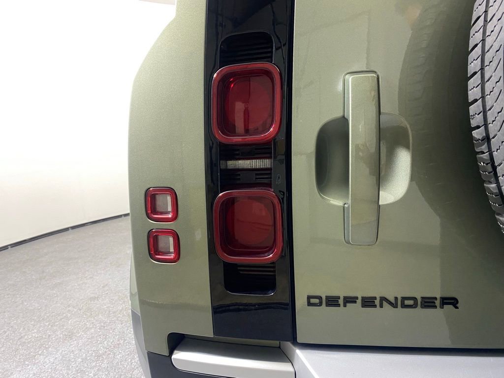 Used 2025 Land Rover Defender 110 S image 8