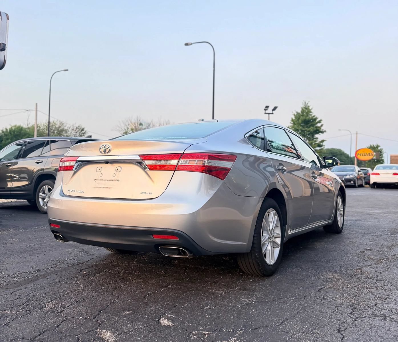 Used 2015 Toyota Avalon XLE FWD image 4