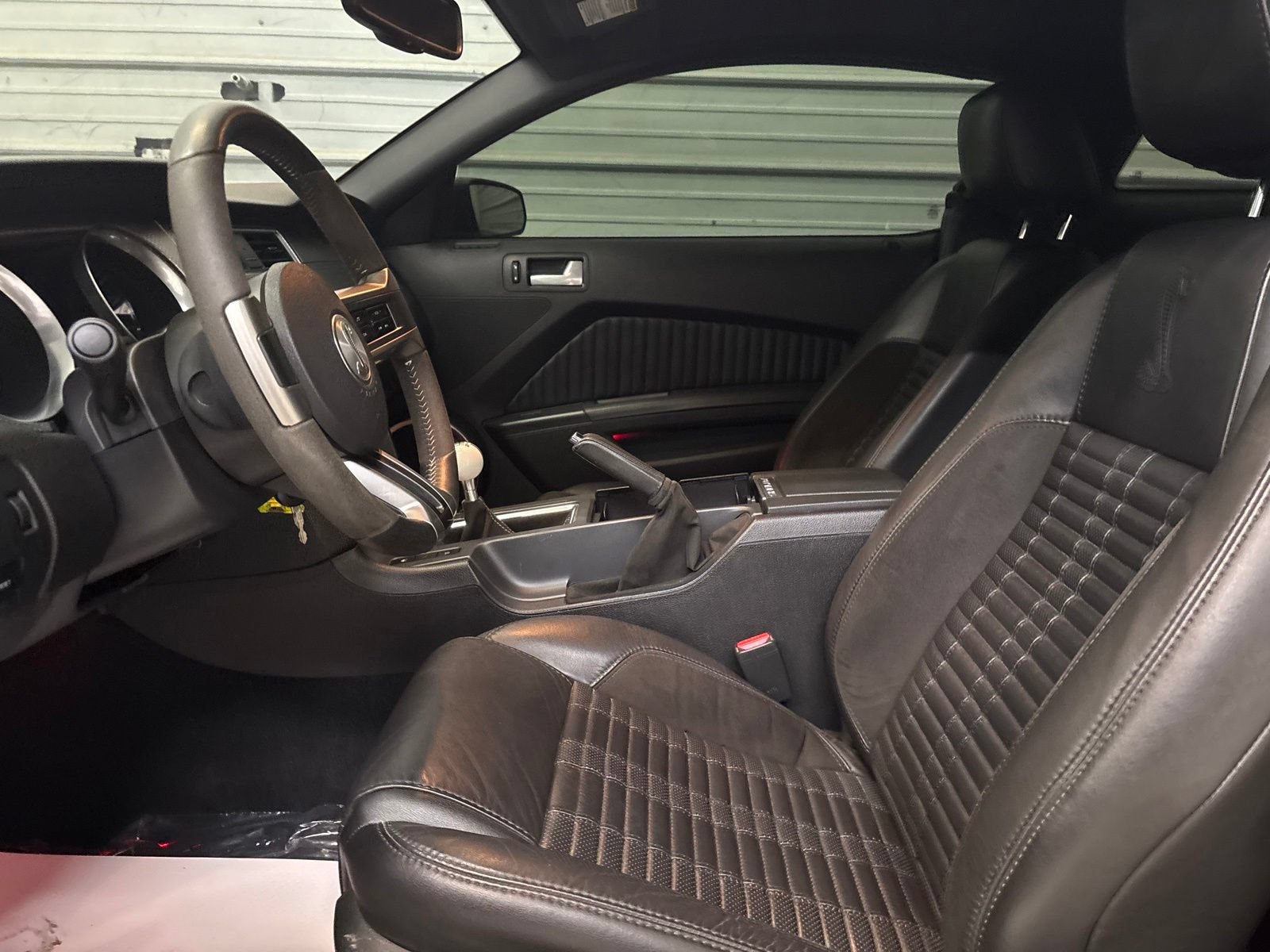Used 2010 Ford Mustang Shelby GT500 RWD image 11