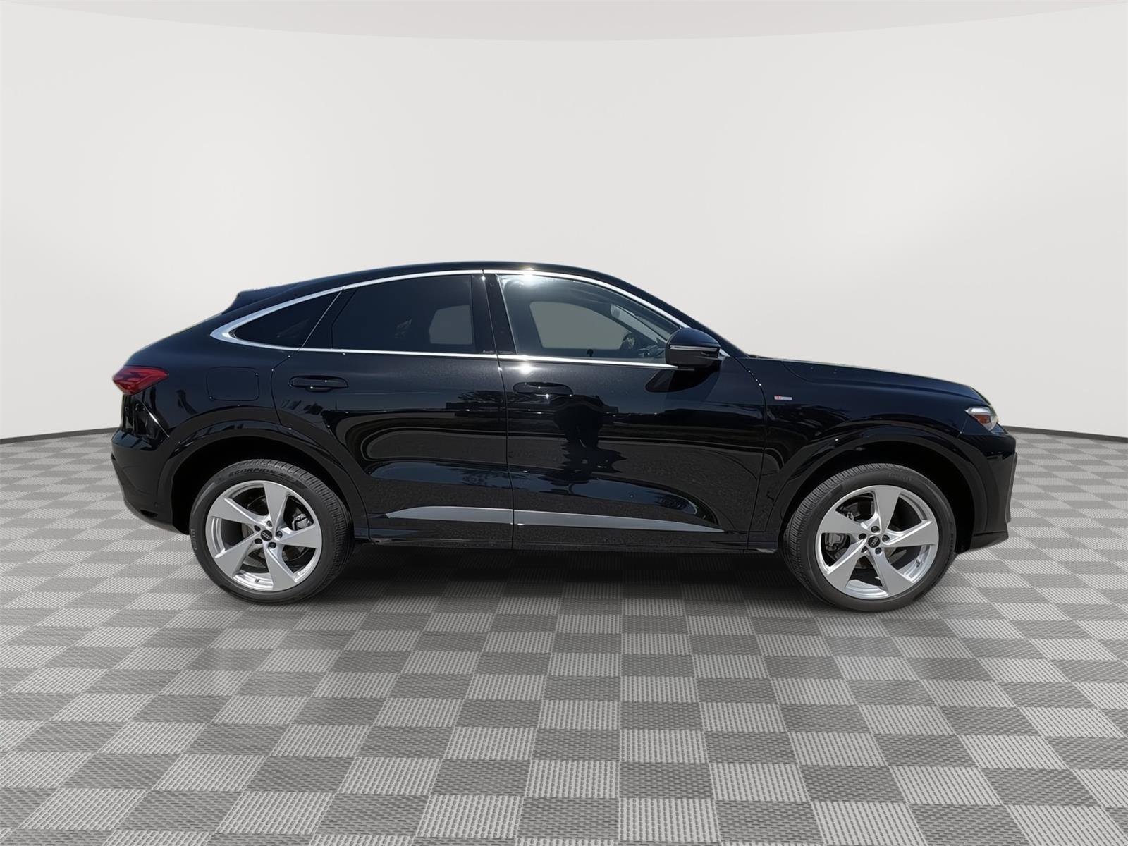 Used 2025 Audi Q5 Premium Plus w/ Premium Plus AWD/4WD image 6