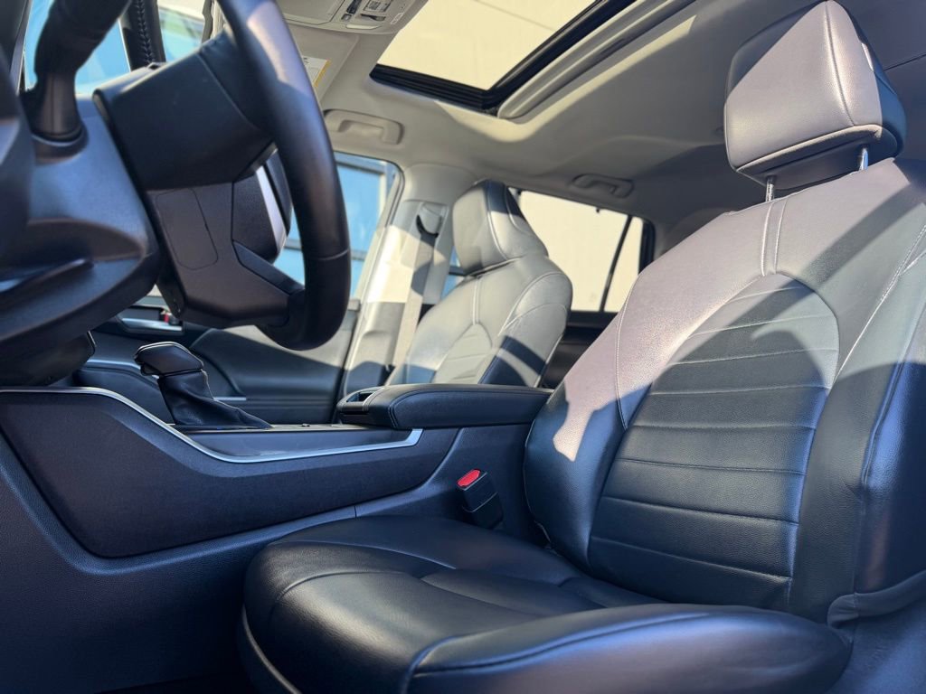 Used 2022 Toyota Highlander XLE image 10