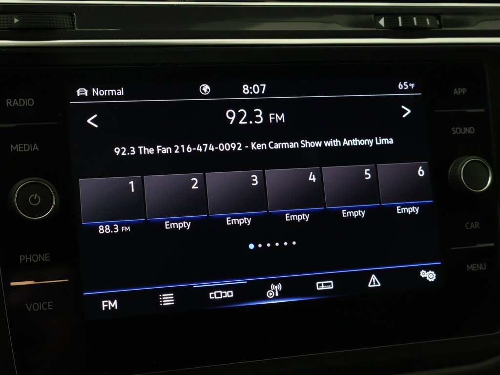 Used 2023 Volkswagen Tiguan SE image 43