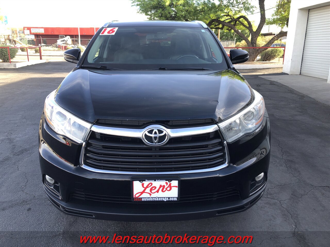 Used 2016 Toyota Highlander XLE w/ Protection Package #3 AWD/4WD image 2
