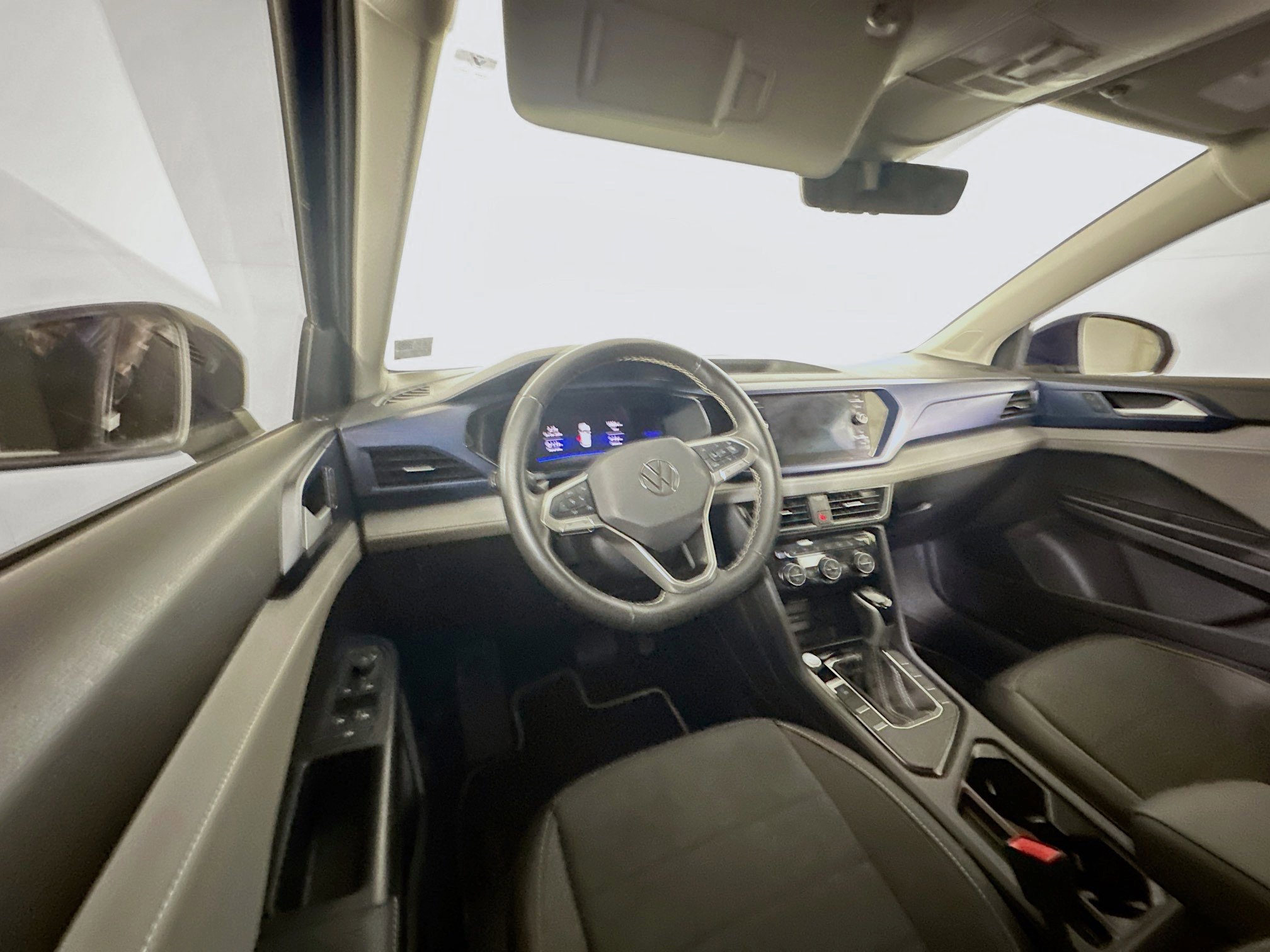 Used 2024 Volkswagen Taos SE w/ MDO Package image 17