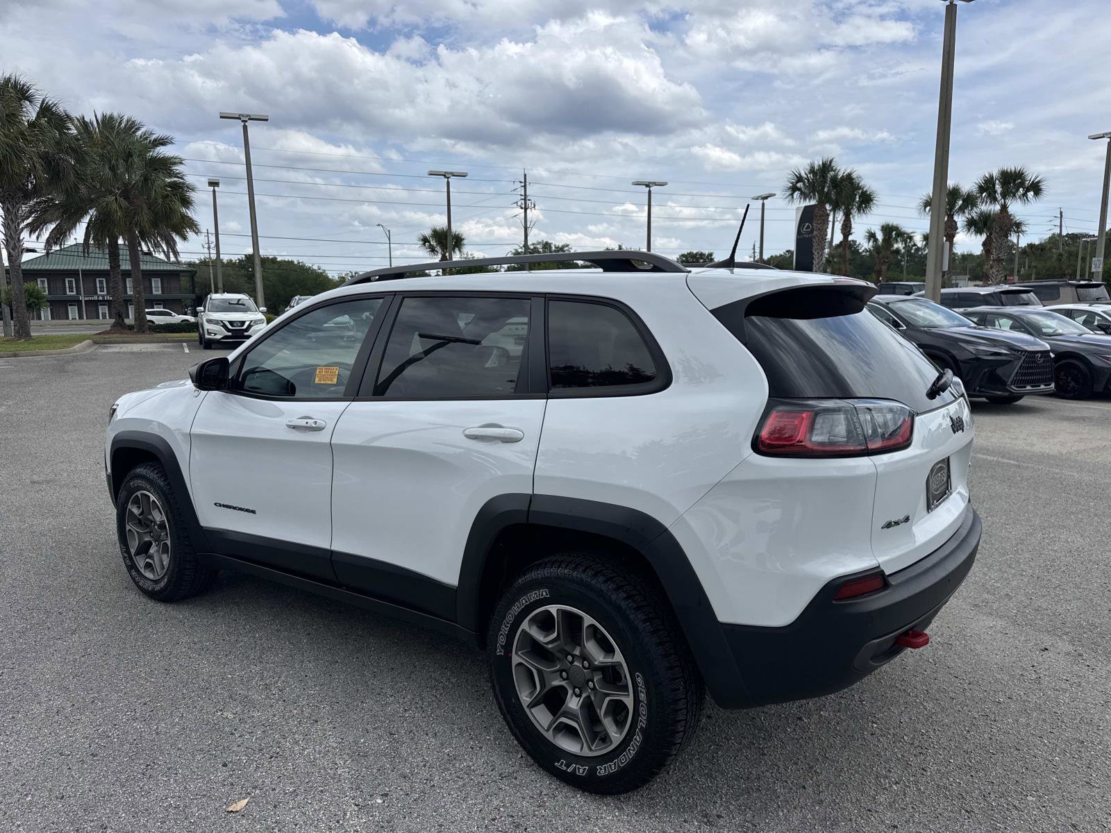 Used 2020 Jeep Cherokee Trailhawk AWD/4WD image 5