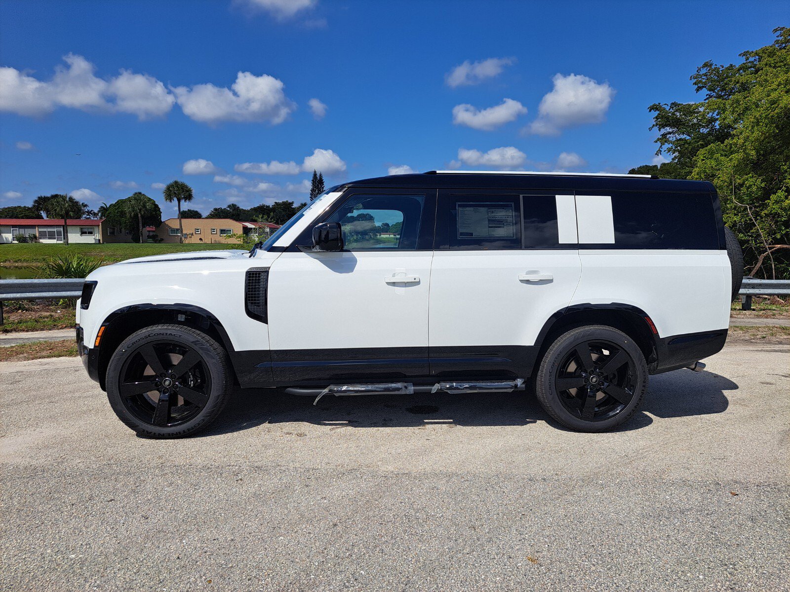 Used 2025 Land Rover Defender 130 V8 AWD/4WD image 5