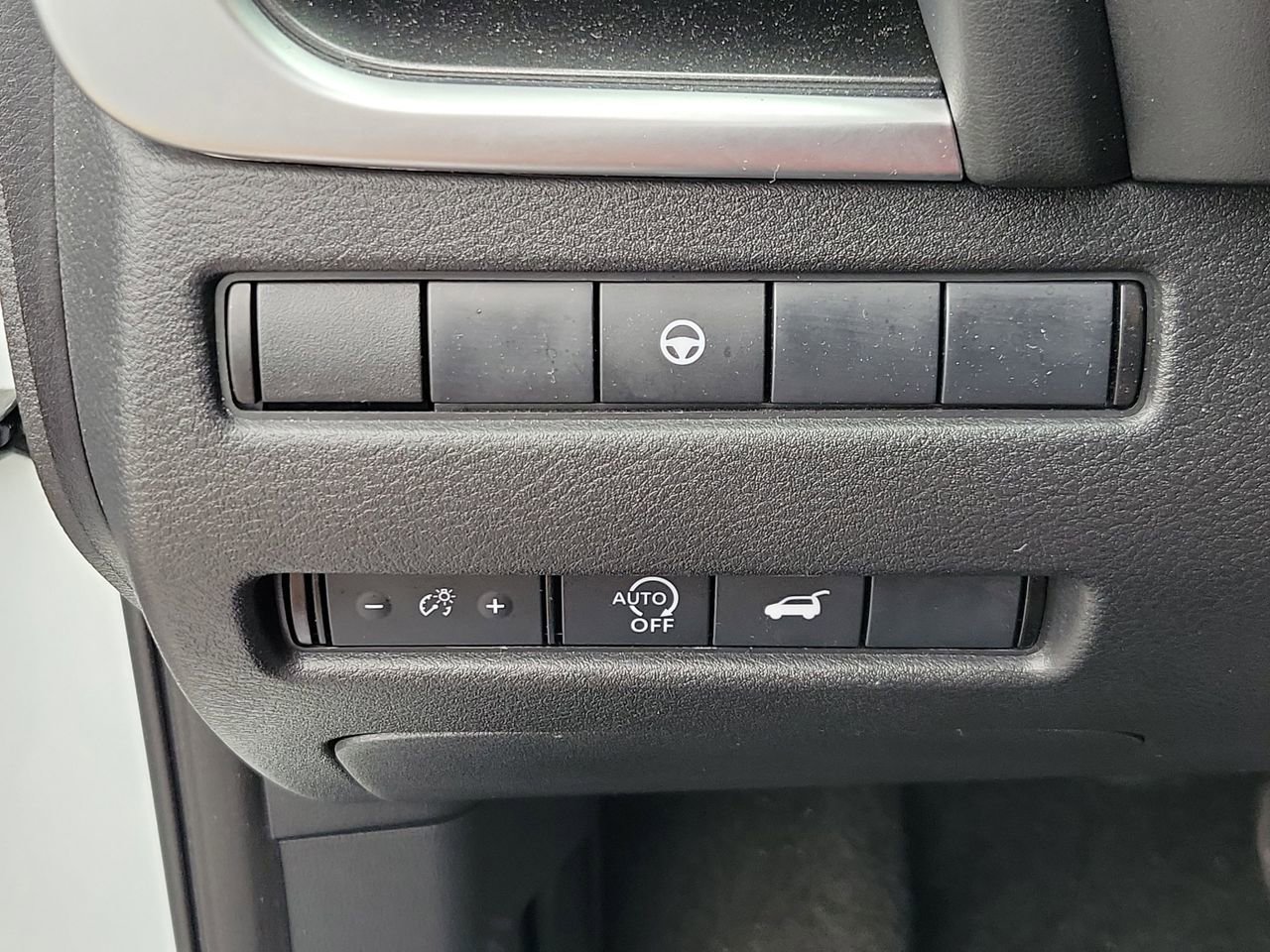 Used 2025 Nissan Rogue SV image 31