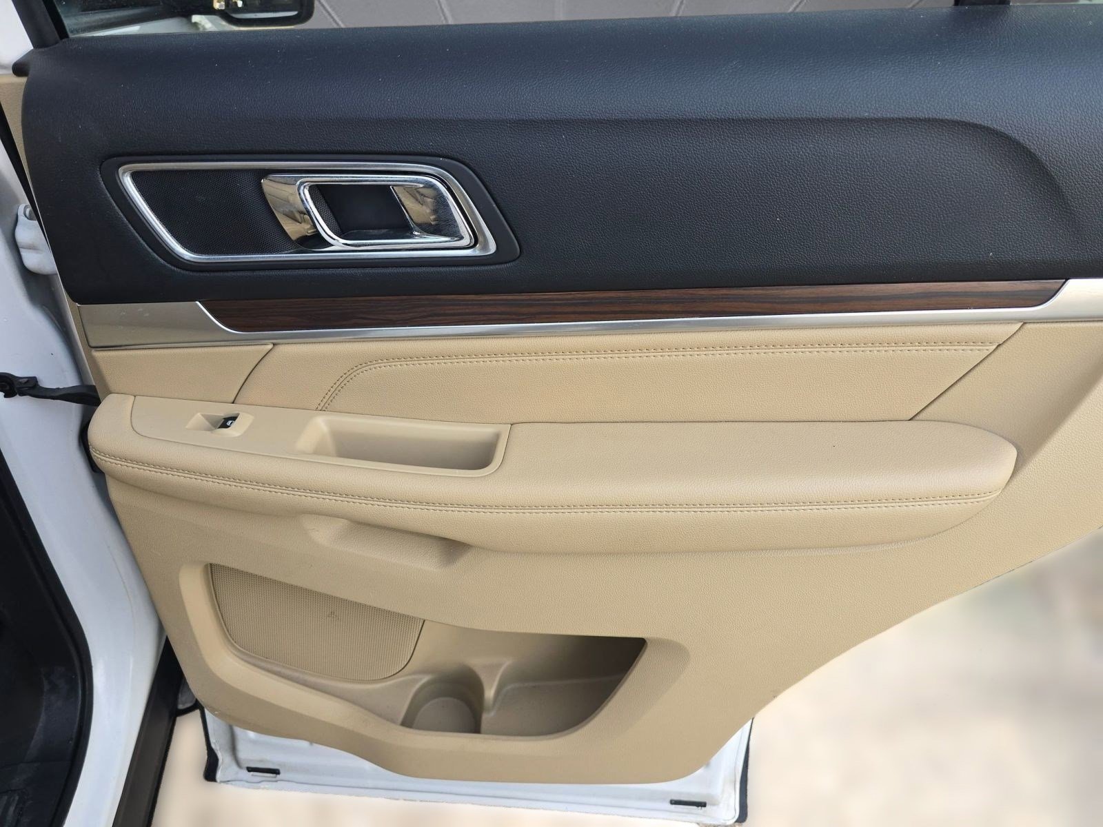 Used 2017 Ford Explorer Limited image 20