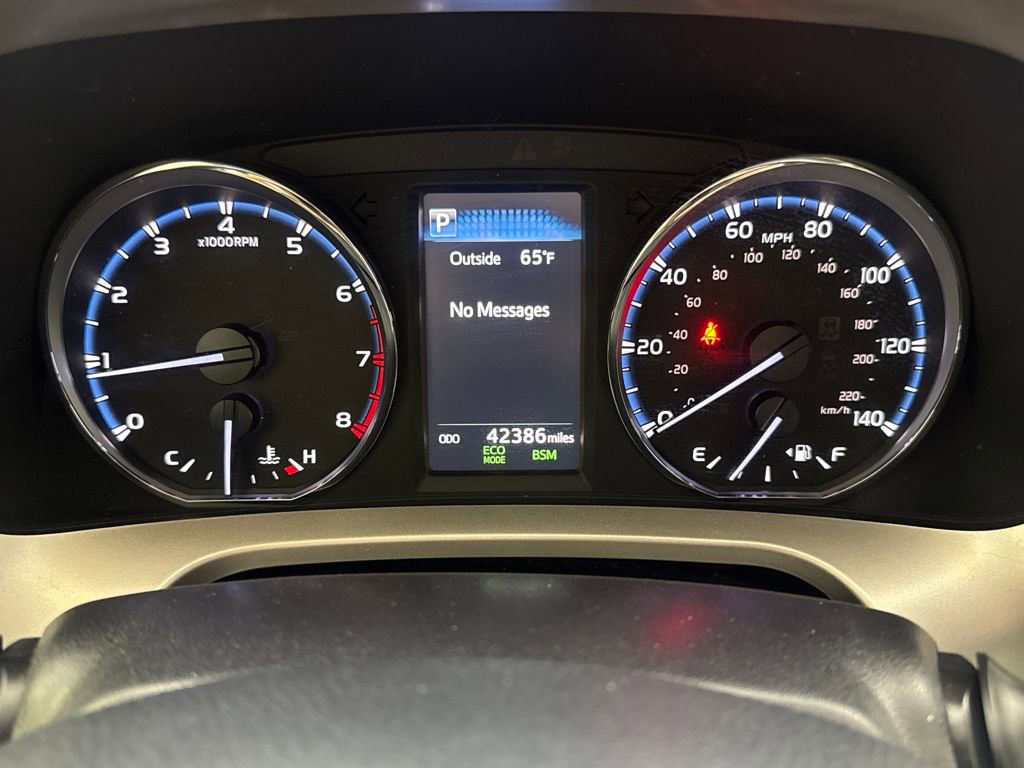 Used 2018 Toyota RAV4 Limited image 16