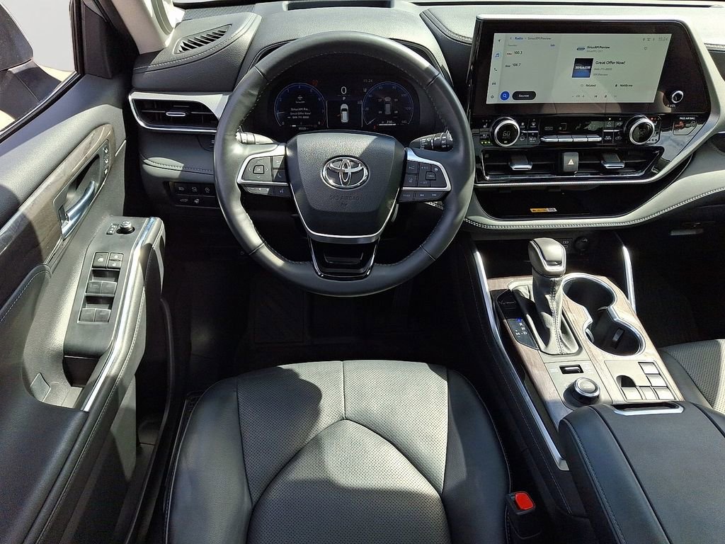Used 2024 Toyota Highlander Platinum AWD/4WD image 13