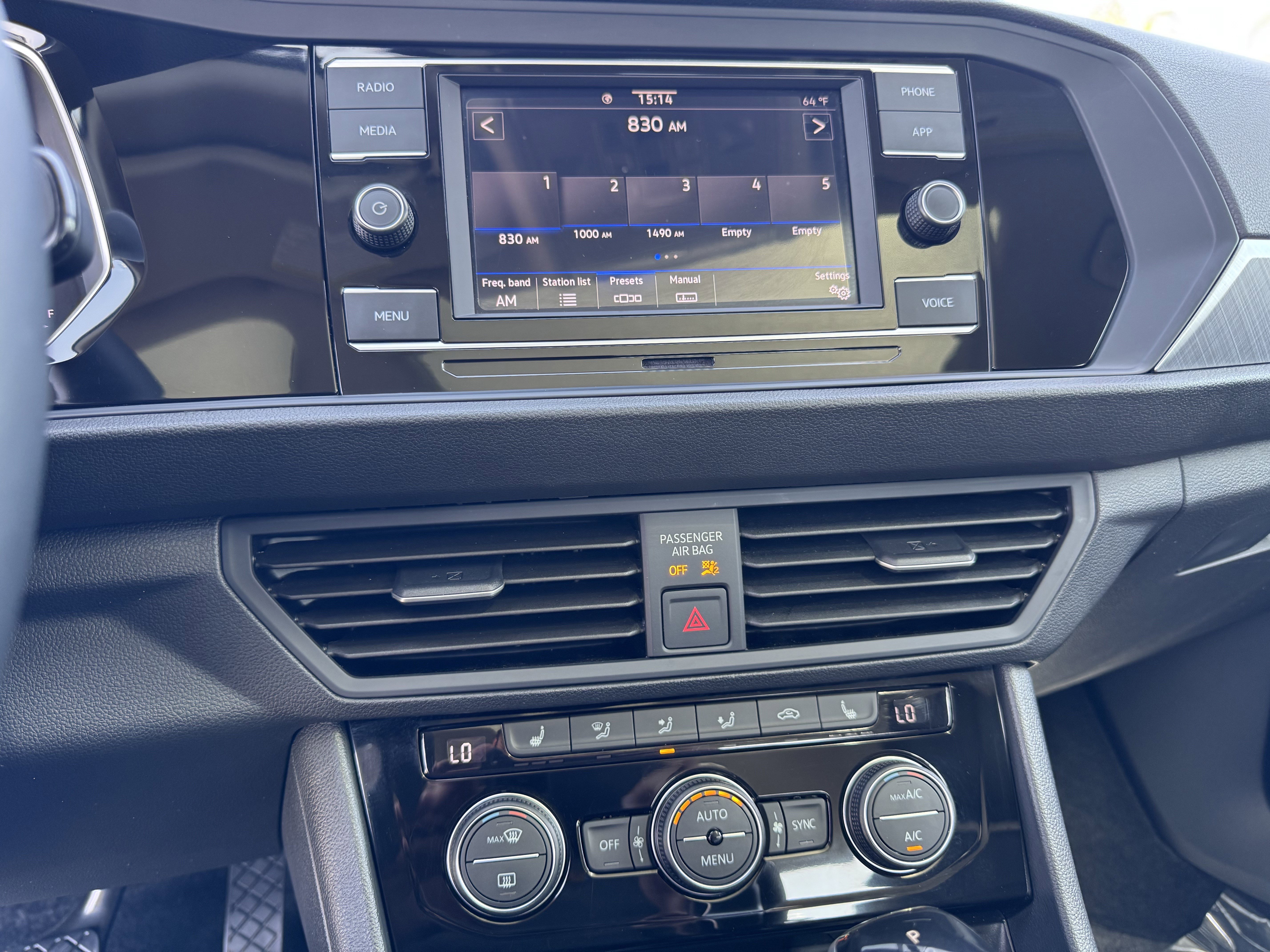 Used 2024 Volkswagen Jetta SE FWD image 25