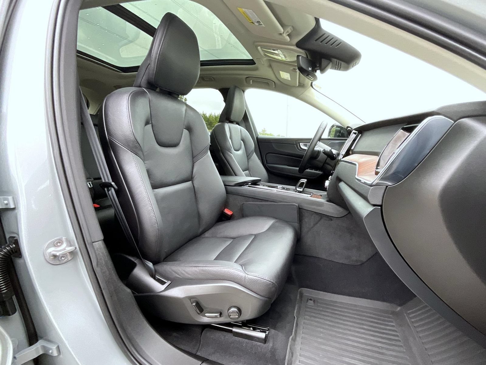 Used 2024 Volvo XC60 B5 Plus w/ Protection Package Premier AWD/4WD image 16
