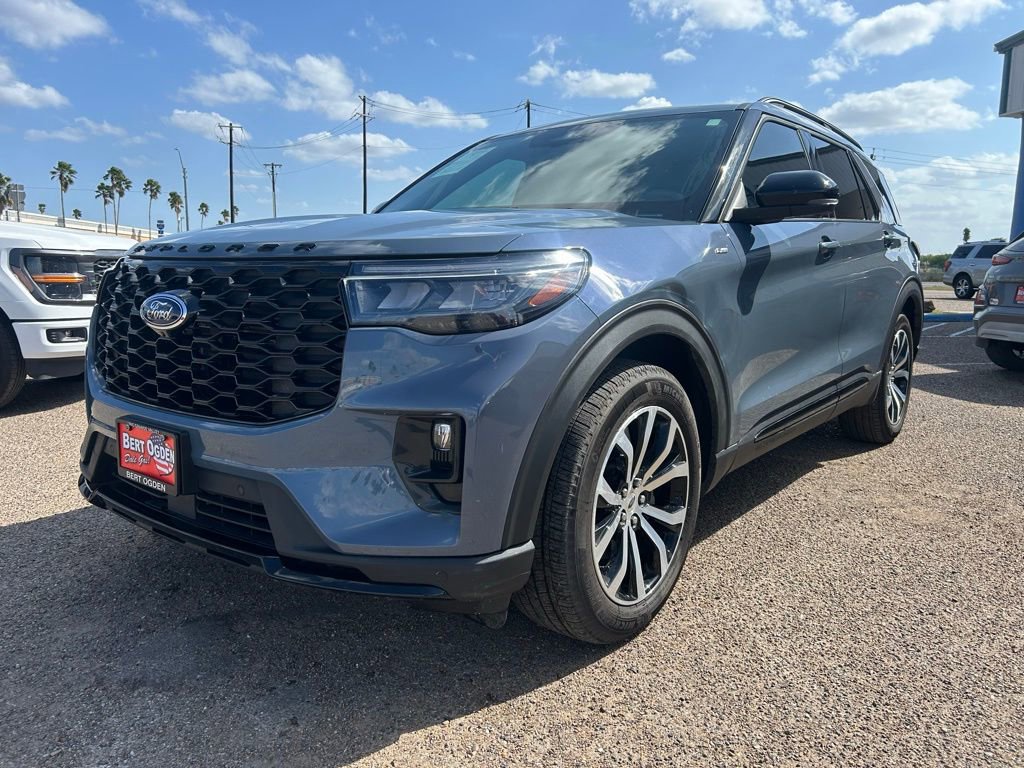 Used 2025 Ford Explorer ST-Line w/ Premium Package image 3