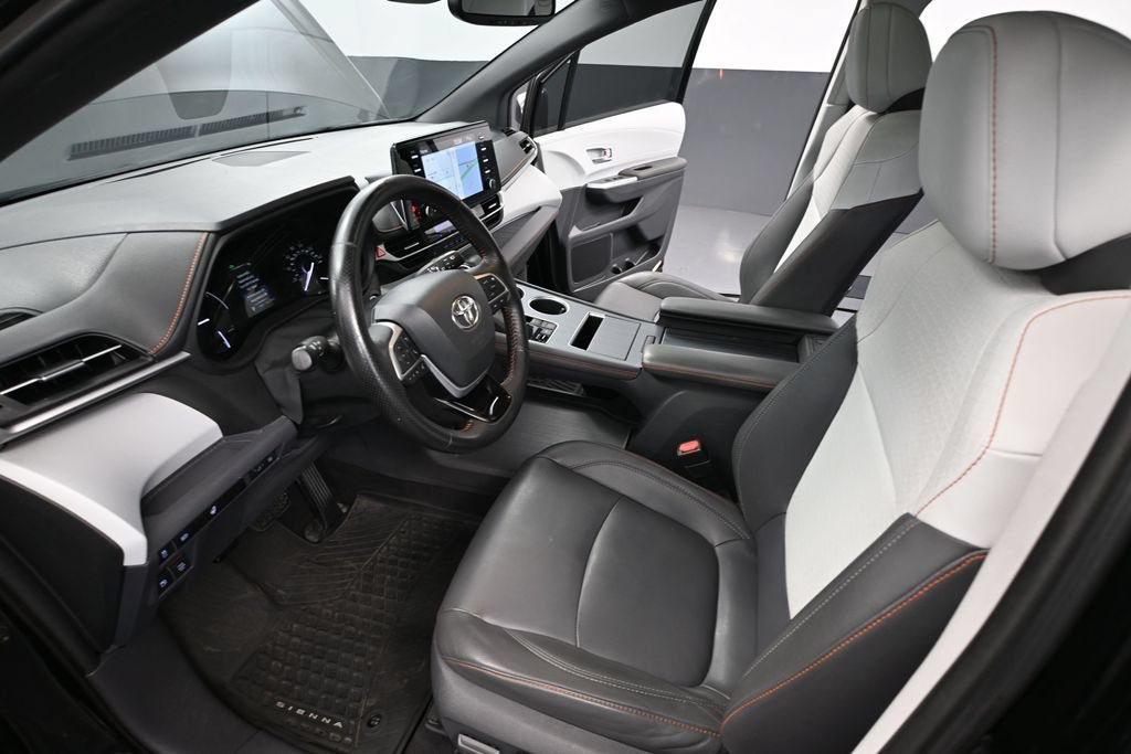Used 2021 Toyota Sienna XSE FWD image 16